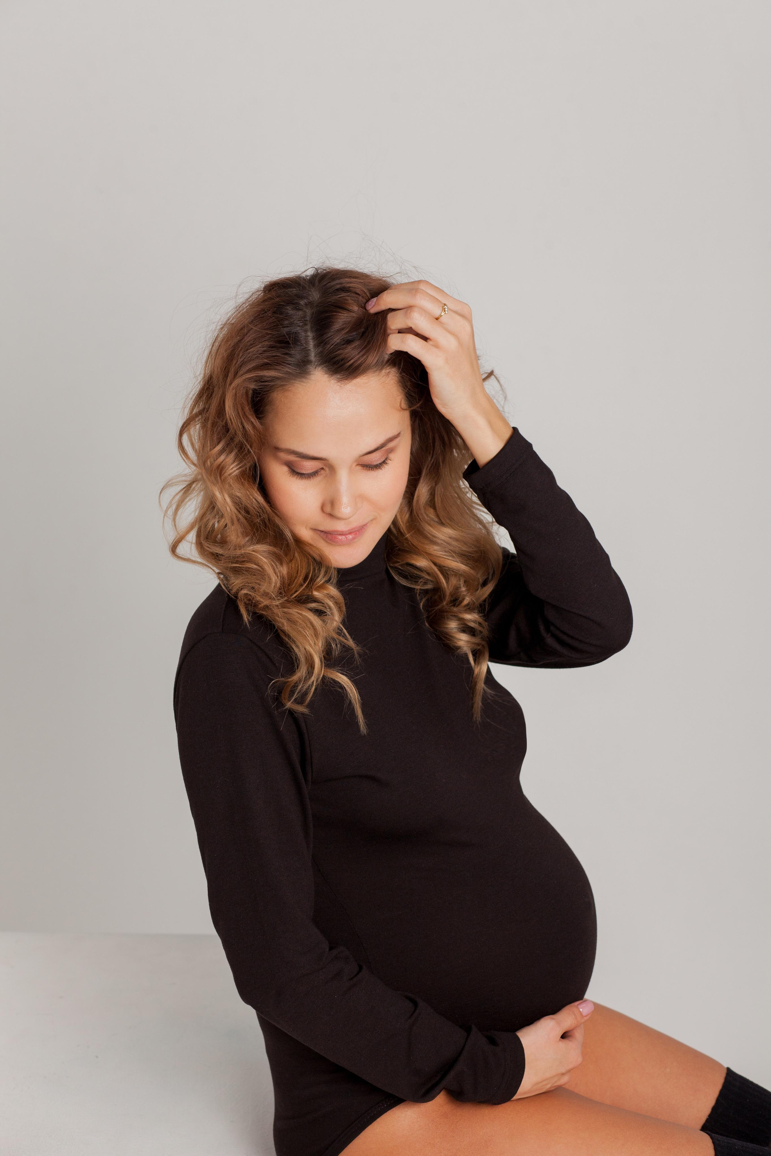 Фотосессия беременности в фотостудии Famouse. Фотограф Александра Сыщенко