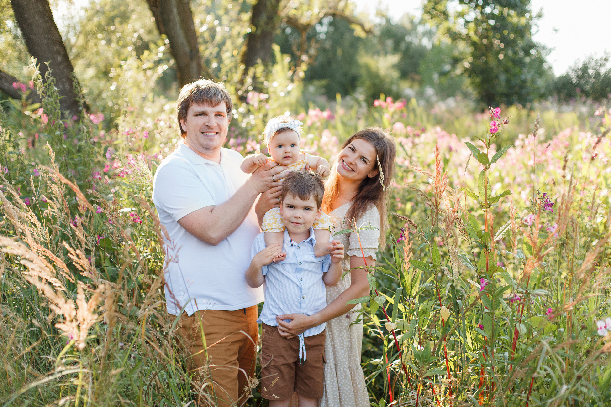 Летняя фотосессия с семьей около Пыхтинского пруда. Фотограф Александра Сыщенко