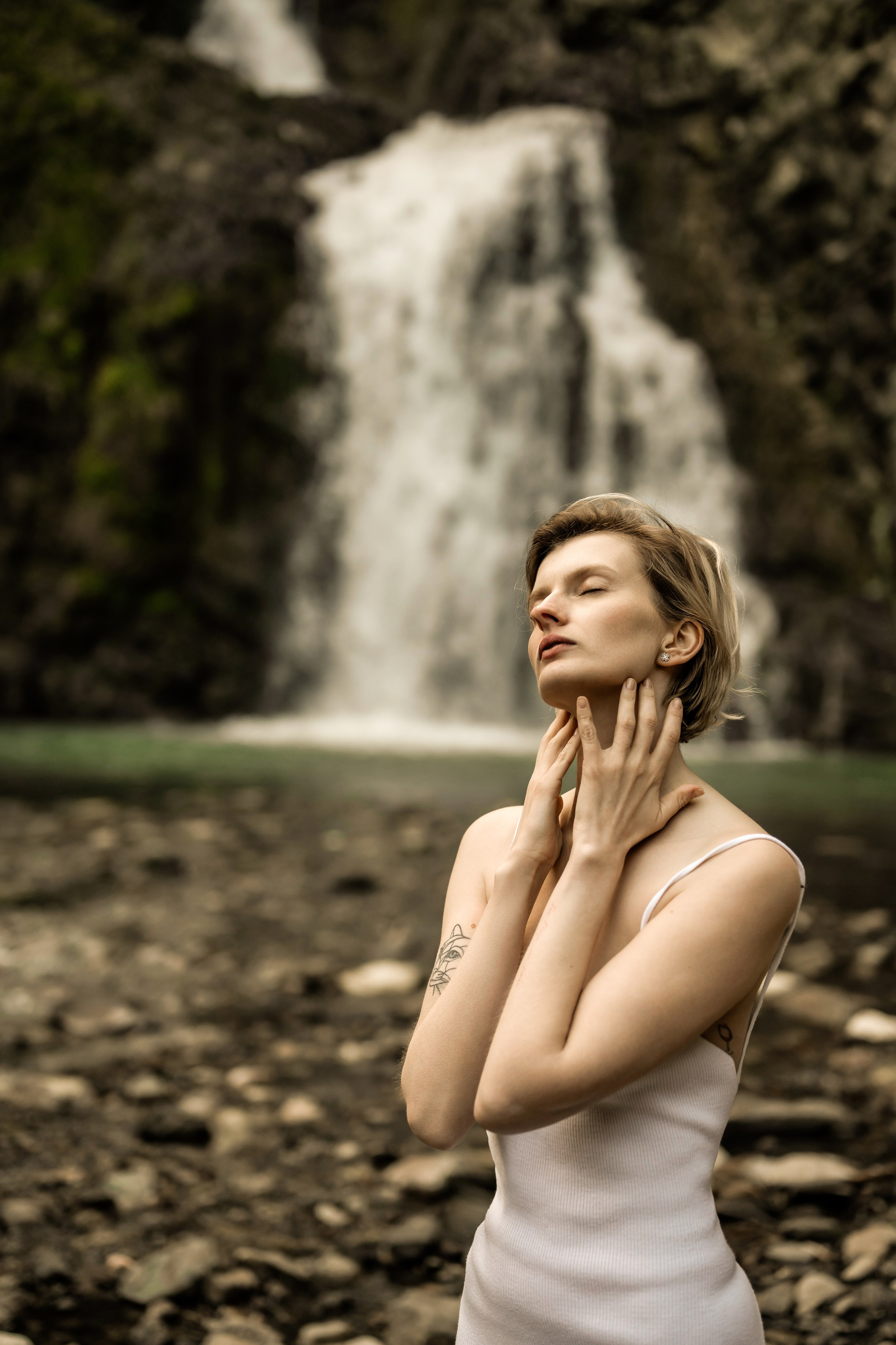Настя змейковские водопады. Наталья Слесаренко фотограф в Сочи