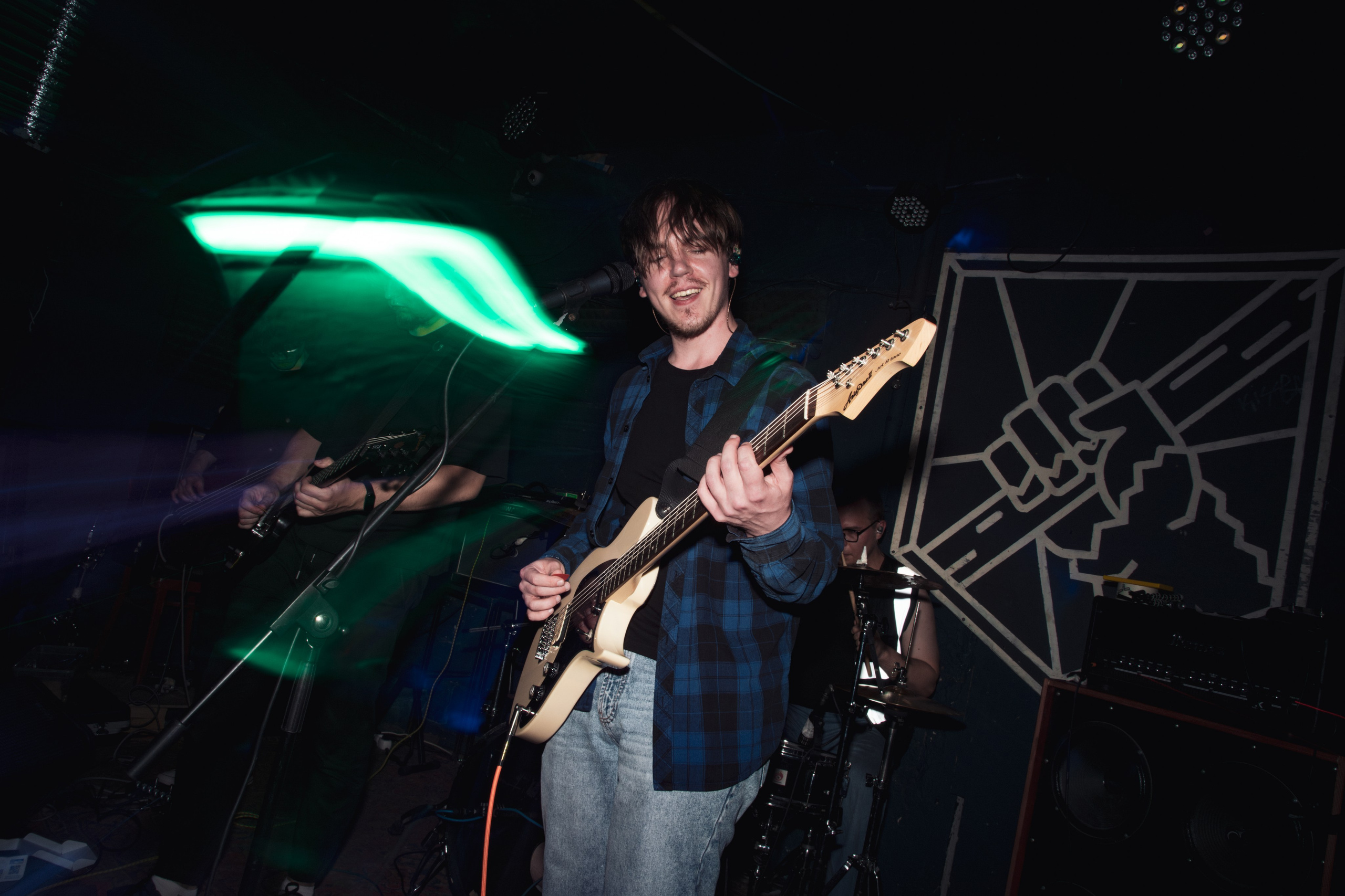 Ютани & о т м е ж & Вещи в картонной коробке 08.08.2025. Репортажный фотограф в Москве Legiodot