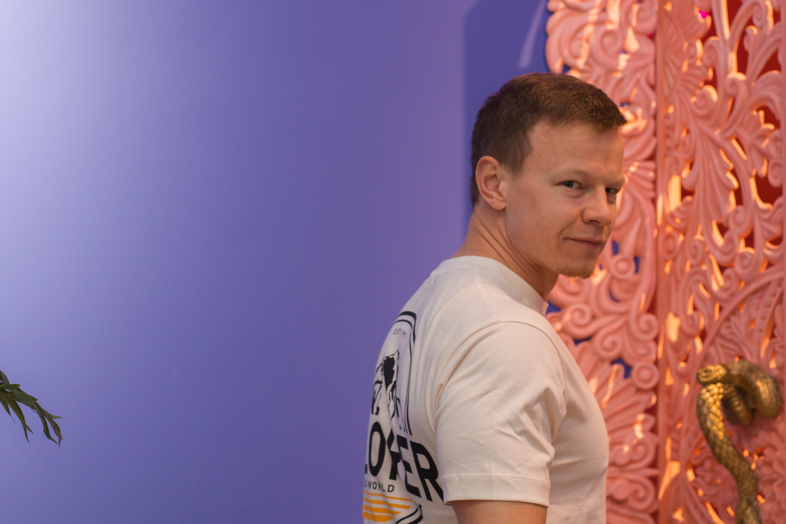 Атмосферный день рождения на закате в Севкабель лофт. Свадебный, семейный и контент фотограф в Санкт- Петербурге Елена Грие