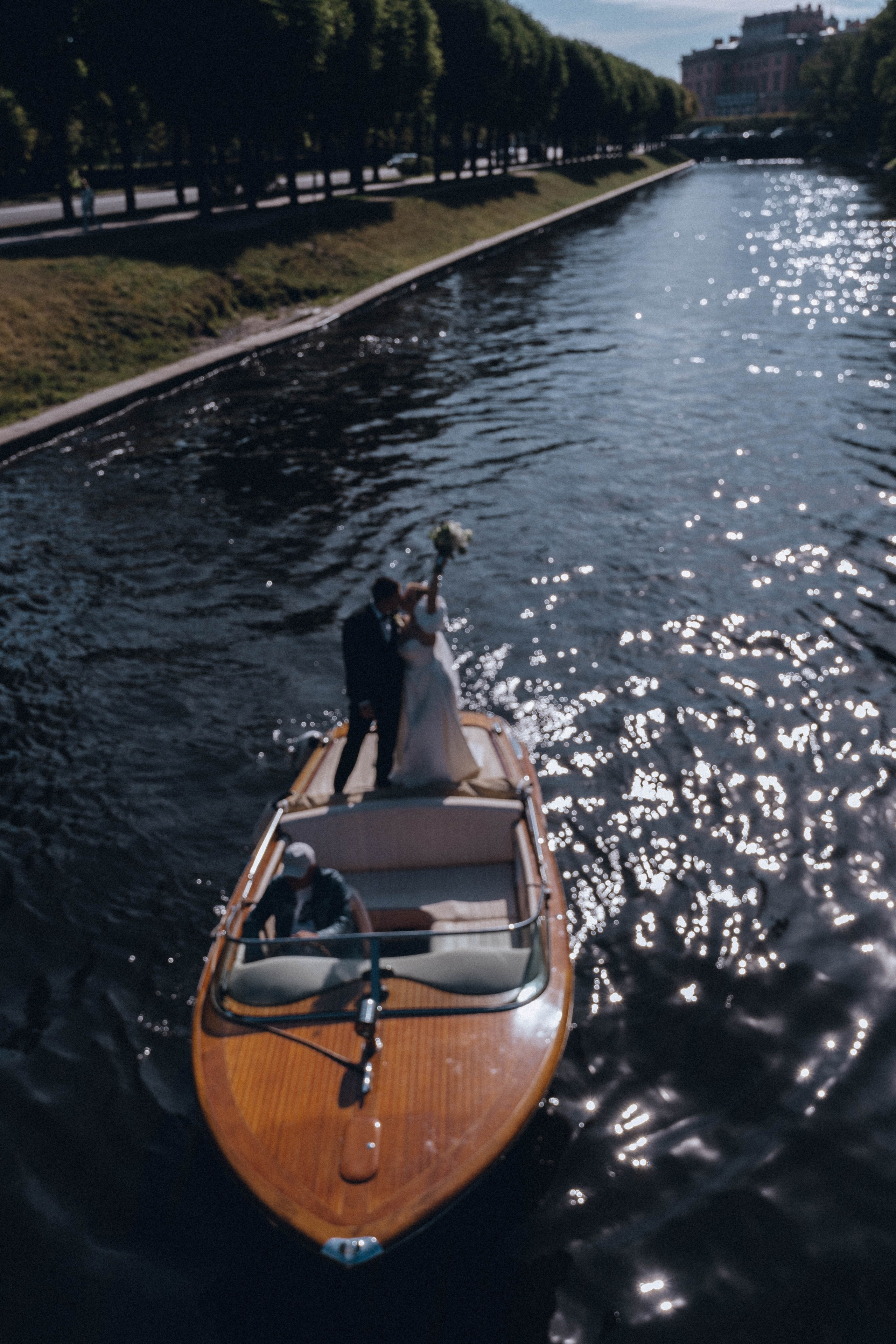 СВАДЕНБНАЯ СЬЕМКА НА КАТЕРЕ ПО КАНАЛАМ САНКТ-ПЕТЕРБУРГА И В АКВАТОРИИ НЕВЫ. Профессиональный фотограф, Санкт-Петербург — Виктория Богомолова