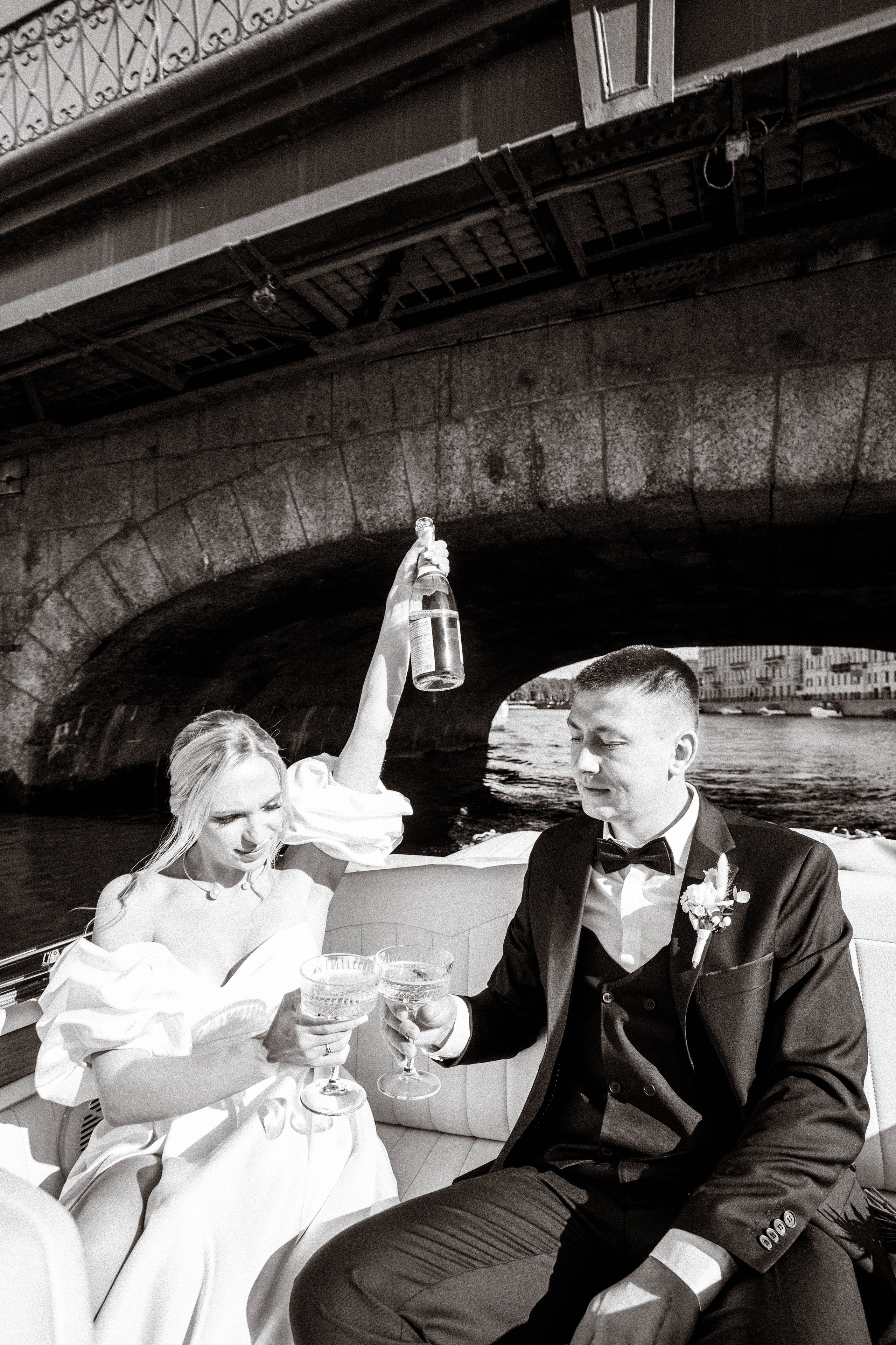 СВАДЕНБНАЯ СЬЕМКА НА КАТЕРЕ ПО КАНАЛАМ САНКТ-ПЕТЕРБУРГА И В АКВАТОРИИ НЕВЫ. Профессиональный фотограф, Санкт-Петербург — Виктория Богомолова