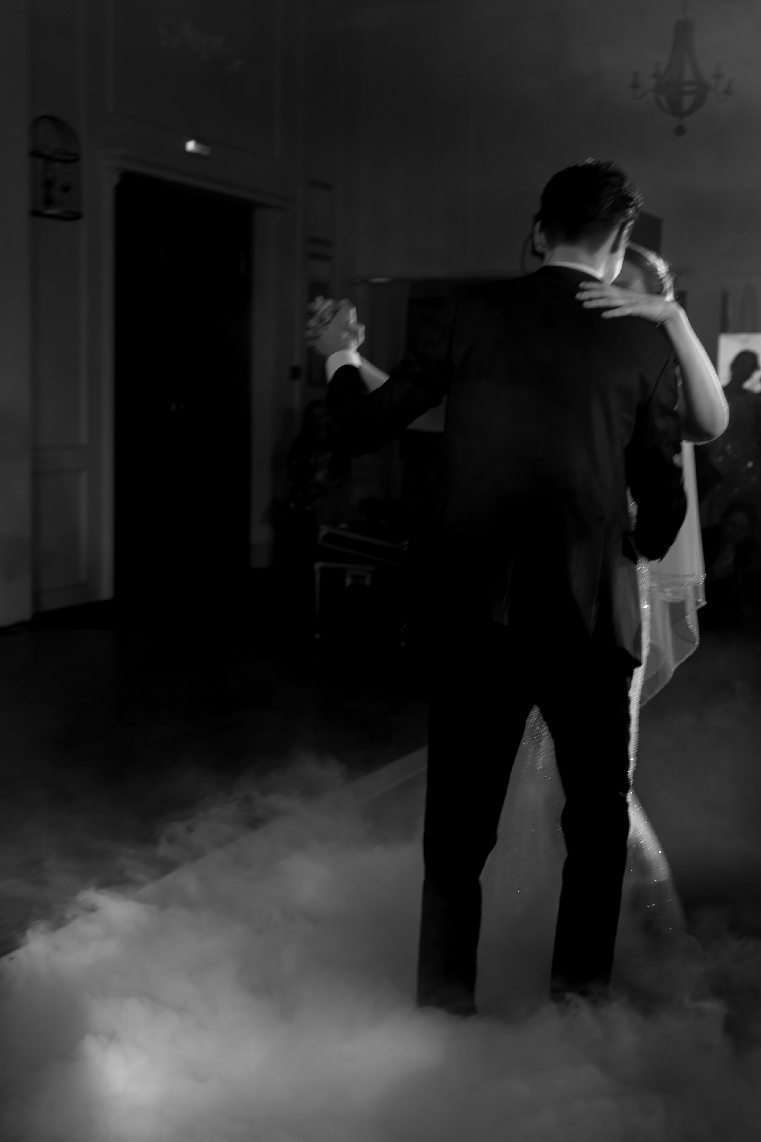 ПЕРВЫЙ ТАНЕЦ МОЛОДЫХ НА БАНКЕТЕ. ТРОГАТЕЛЬНЫЙ МОМЕНТ (СНЯТО В СИБИРЕ В НИЖНЕВАРТОВСКЕ). Профессиональный фотограф, Санкт-Петербург — Виктория Богомолова
