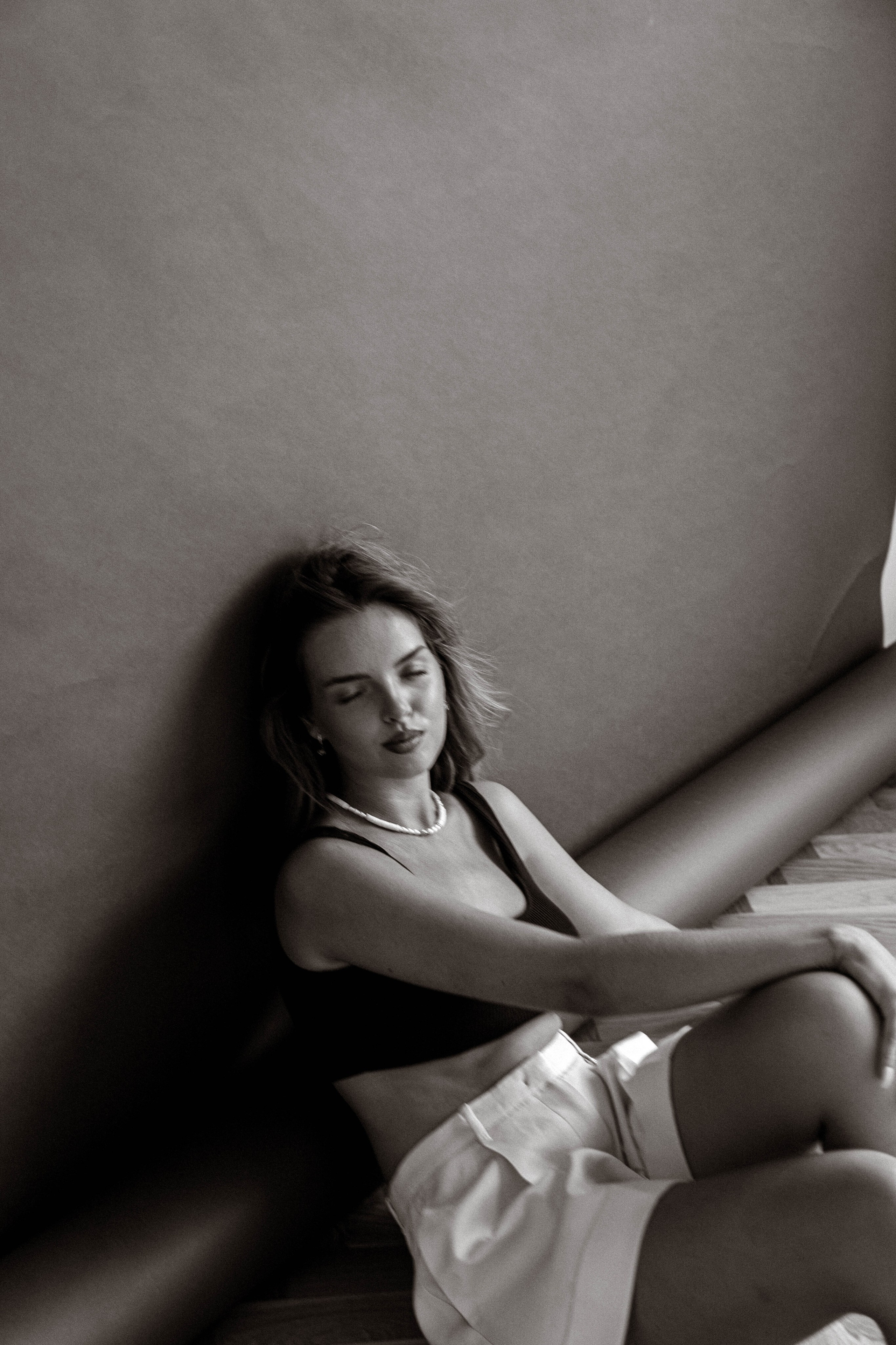 Катя. Минимализм в студии. Фотограф Ксения Третьякова, Санкт-Петербург