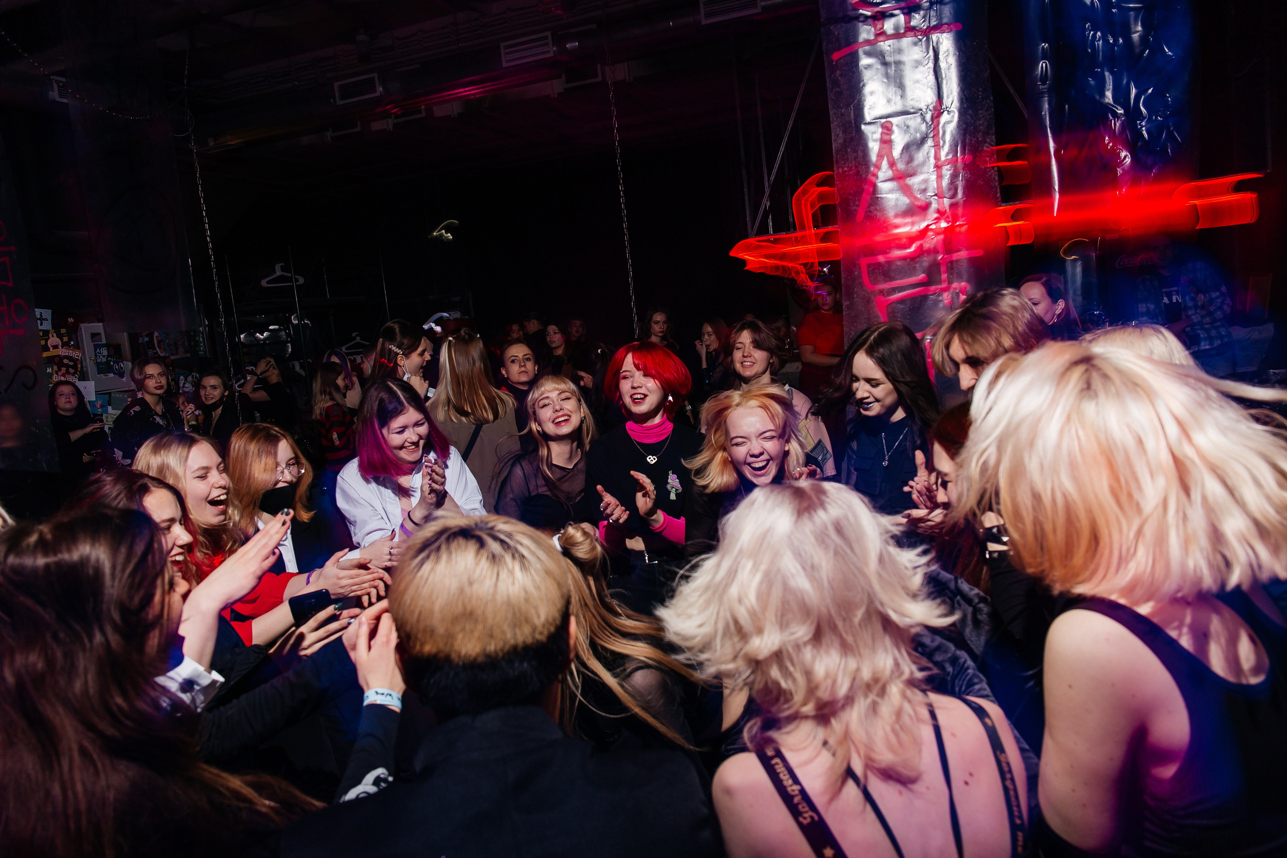 Cyberpunk K-POP Party. Свадебный и портретный фотограф в Новосибирске Любовь Исакова