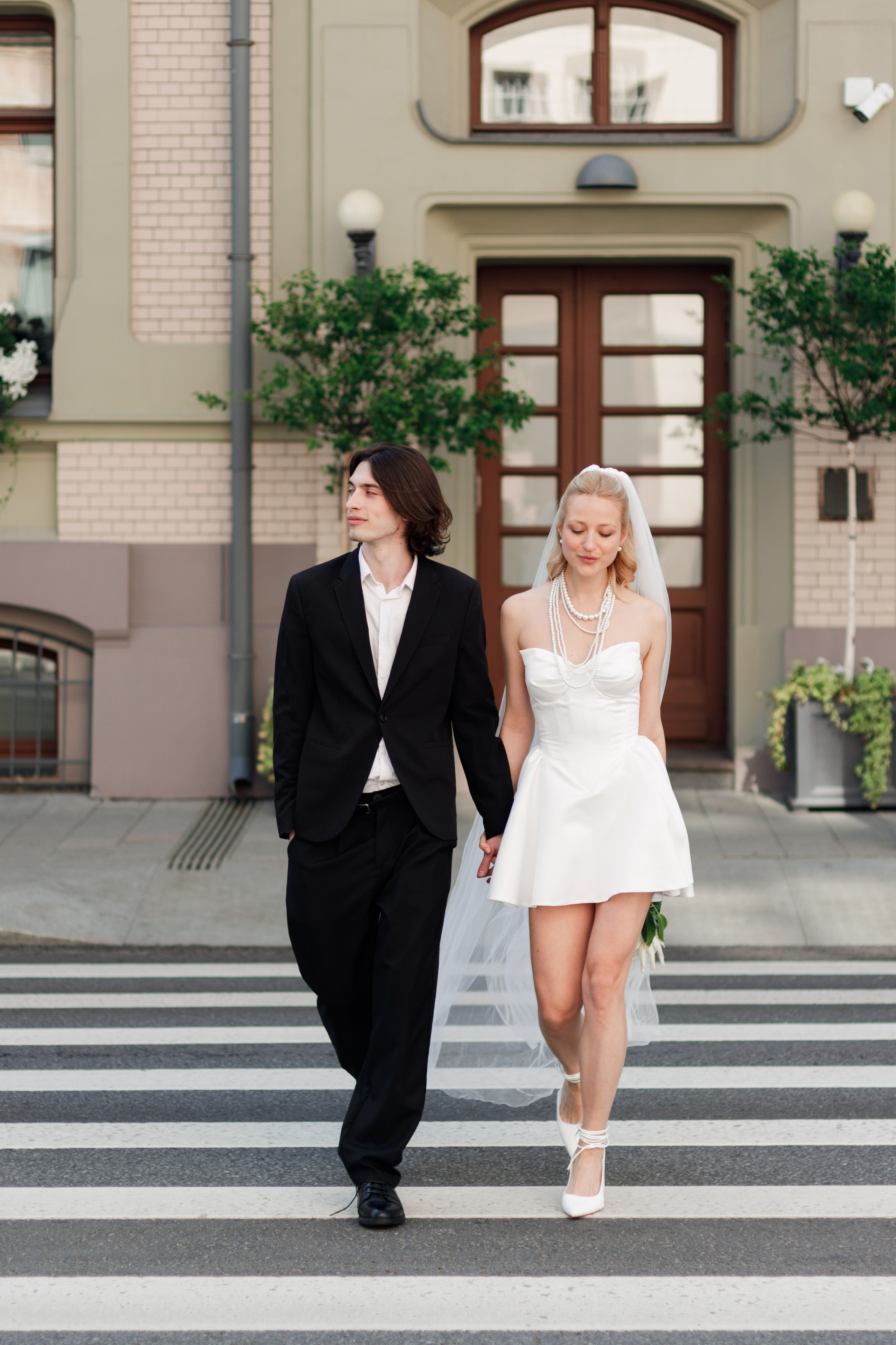 Свадебная фотосессия с автомобилем в центре Москвы, фотограф свадьбам Москва