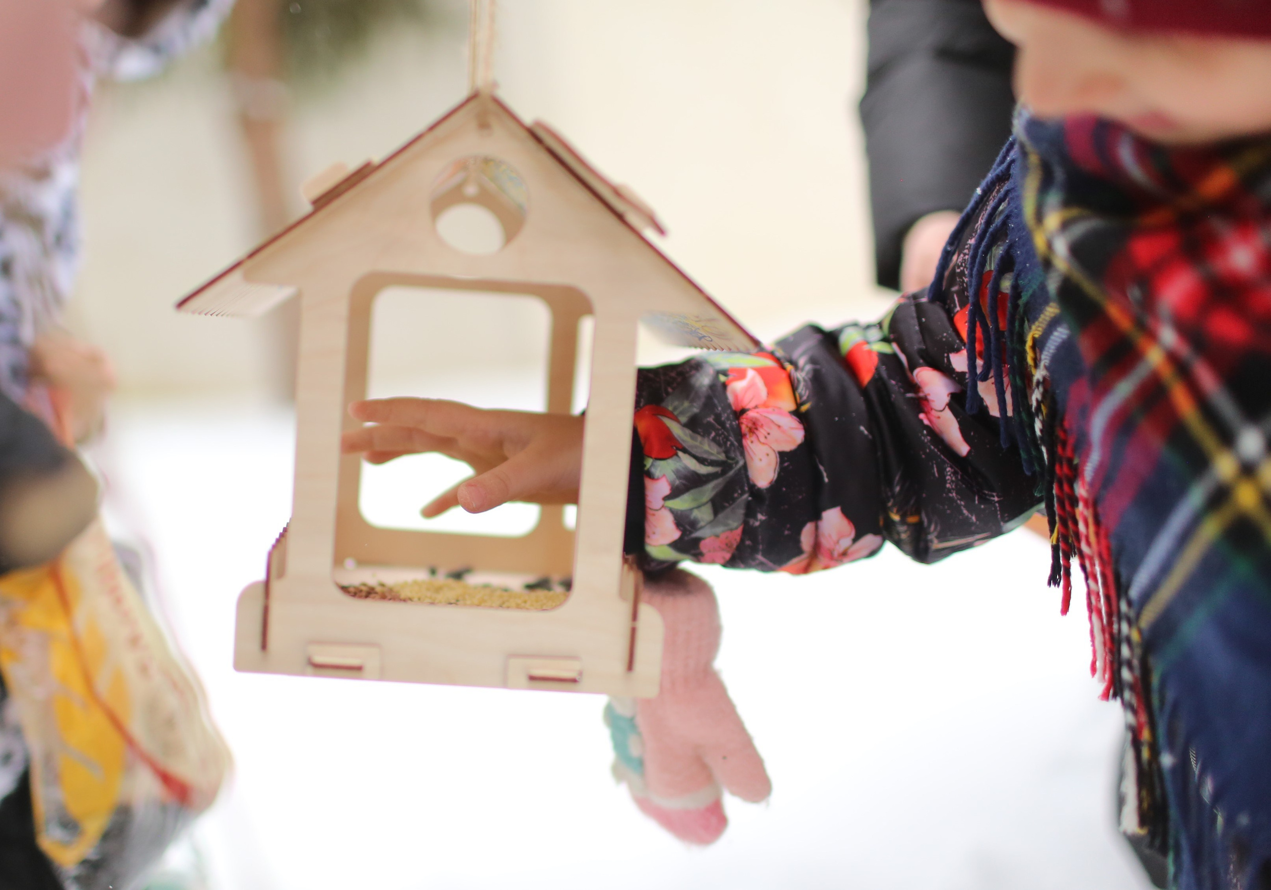 Конструирование кормушек в Воскресной школе. Фотограф Антонина Гудкова