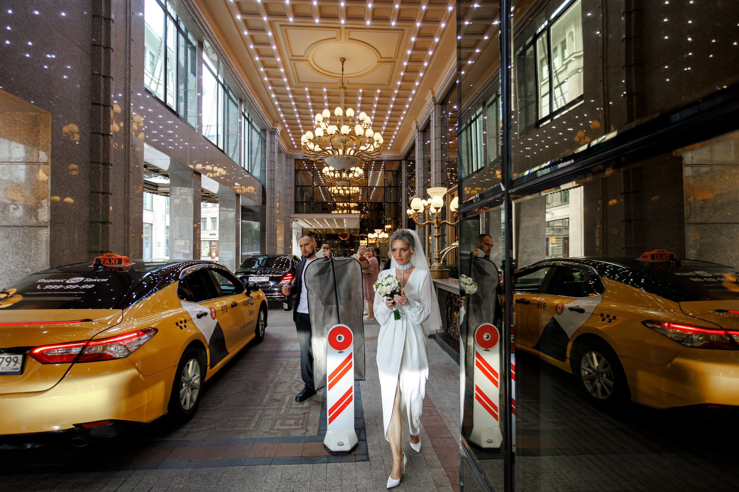Свадебная фотосессия в отеле St. Regis Никольская. Свадебный фотограф Москва и МО Сергей Киржаев