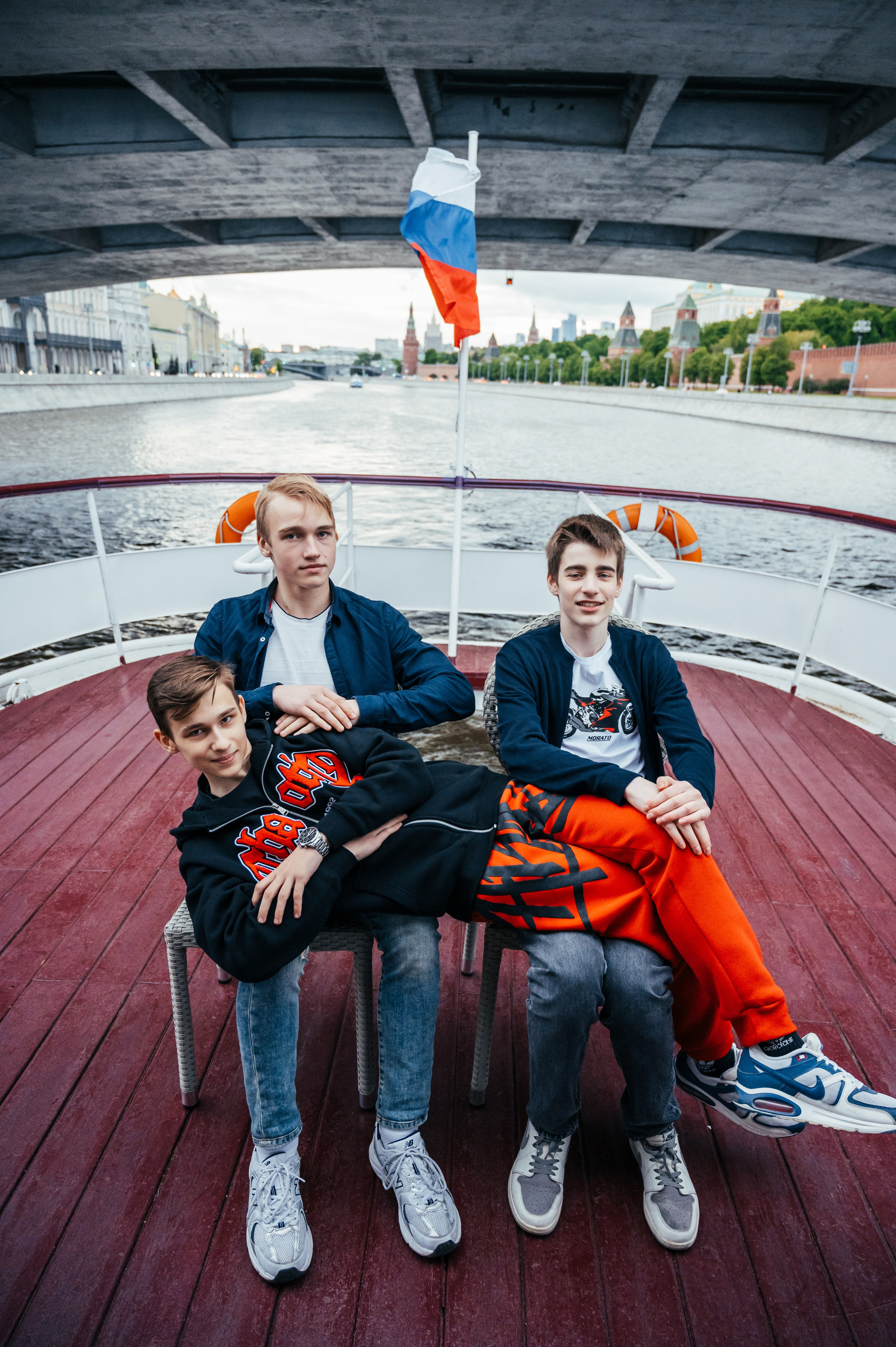 Последний звонок. Анастасия Петрович фотограф, фотокорреспондент в Москве и Санкт-Петербурге. Фотосъёмка репортажа, мероприятия, корпоративная съёмка, контент