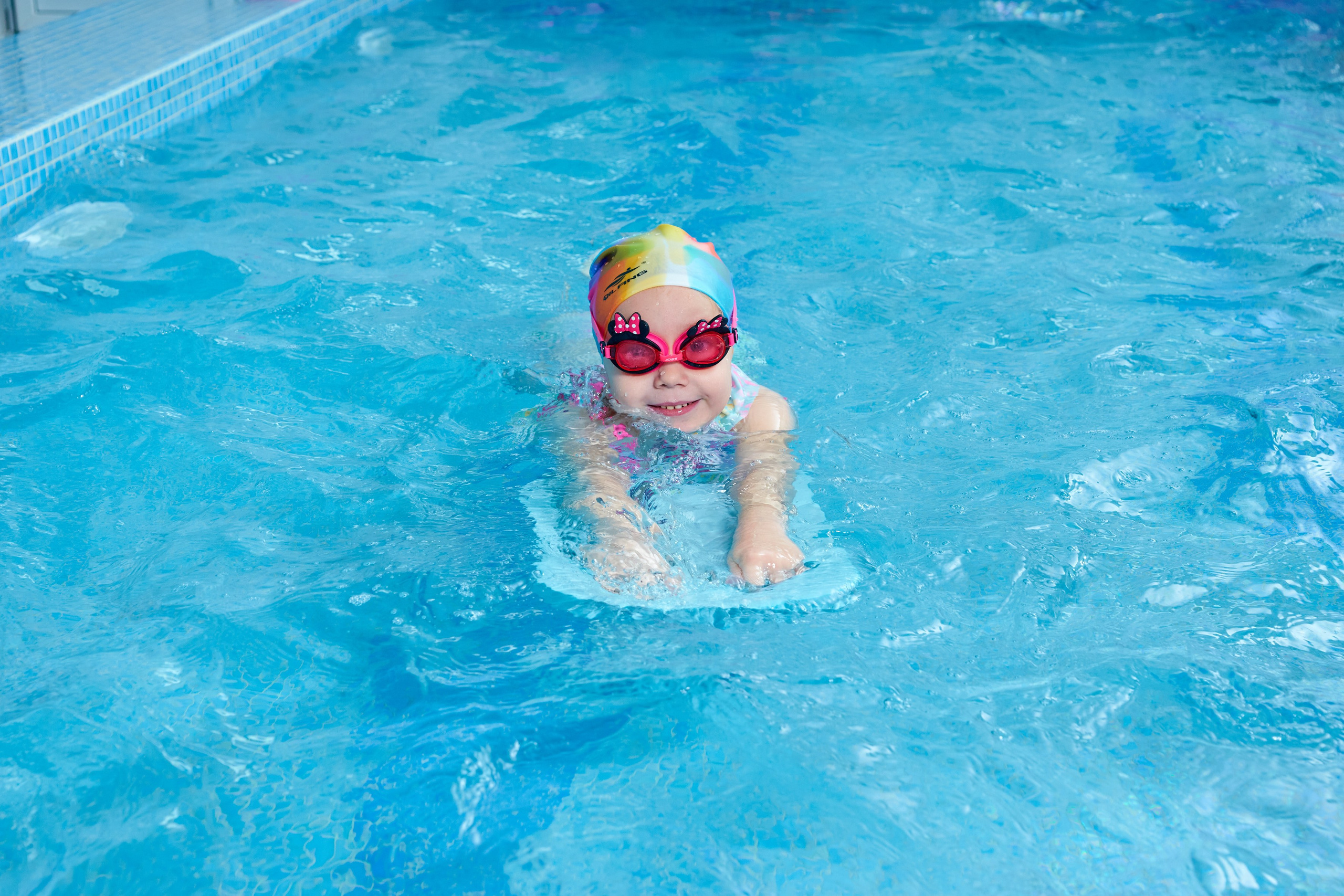 Занятие в бассейне. Childrenfoto.ru