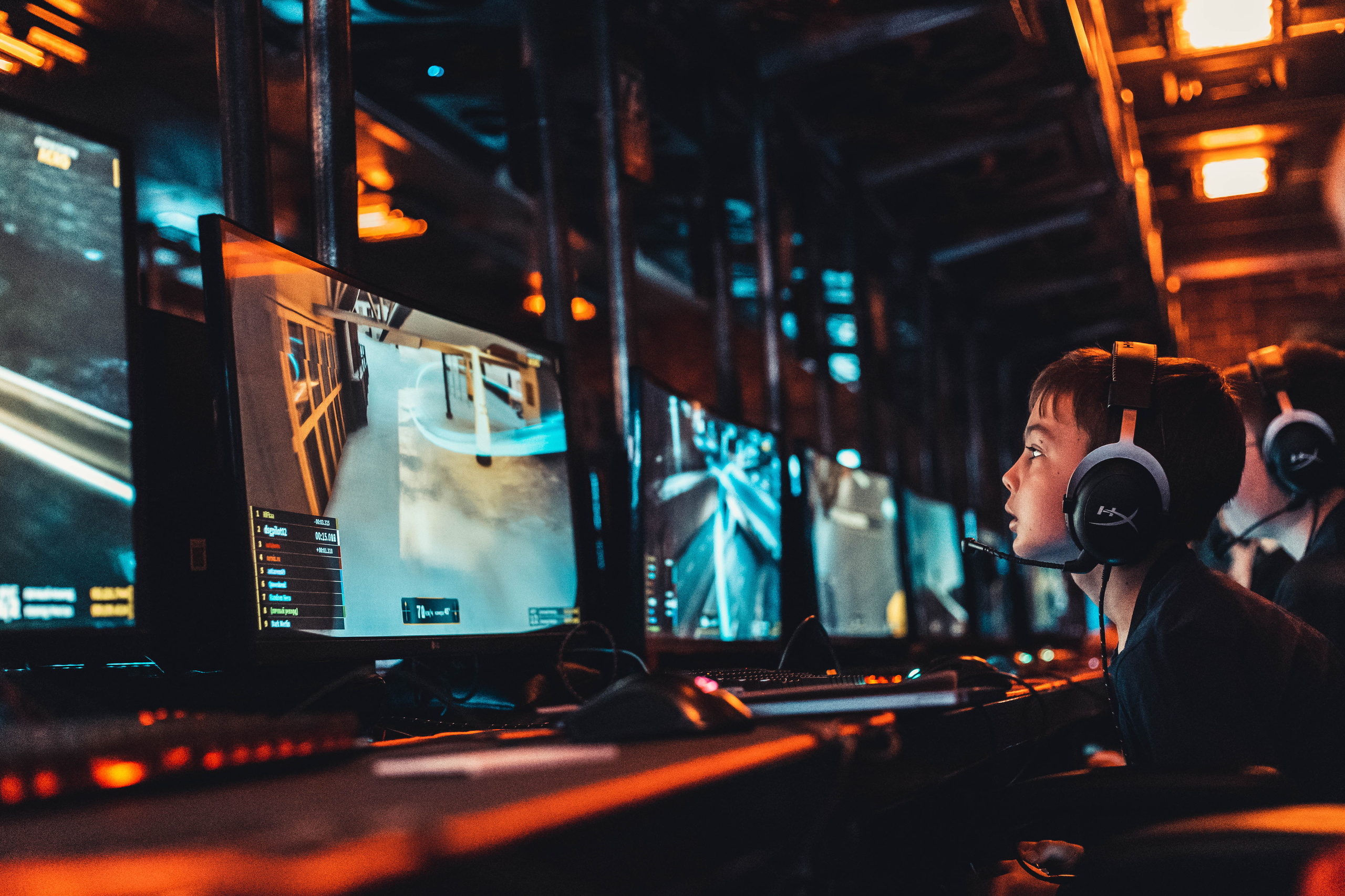 Соревнования по киберспорту среди школьников. Портретный и репортажный фотограф в Москве Katerina Tesla