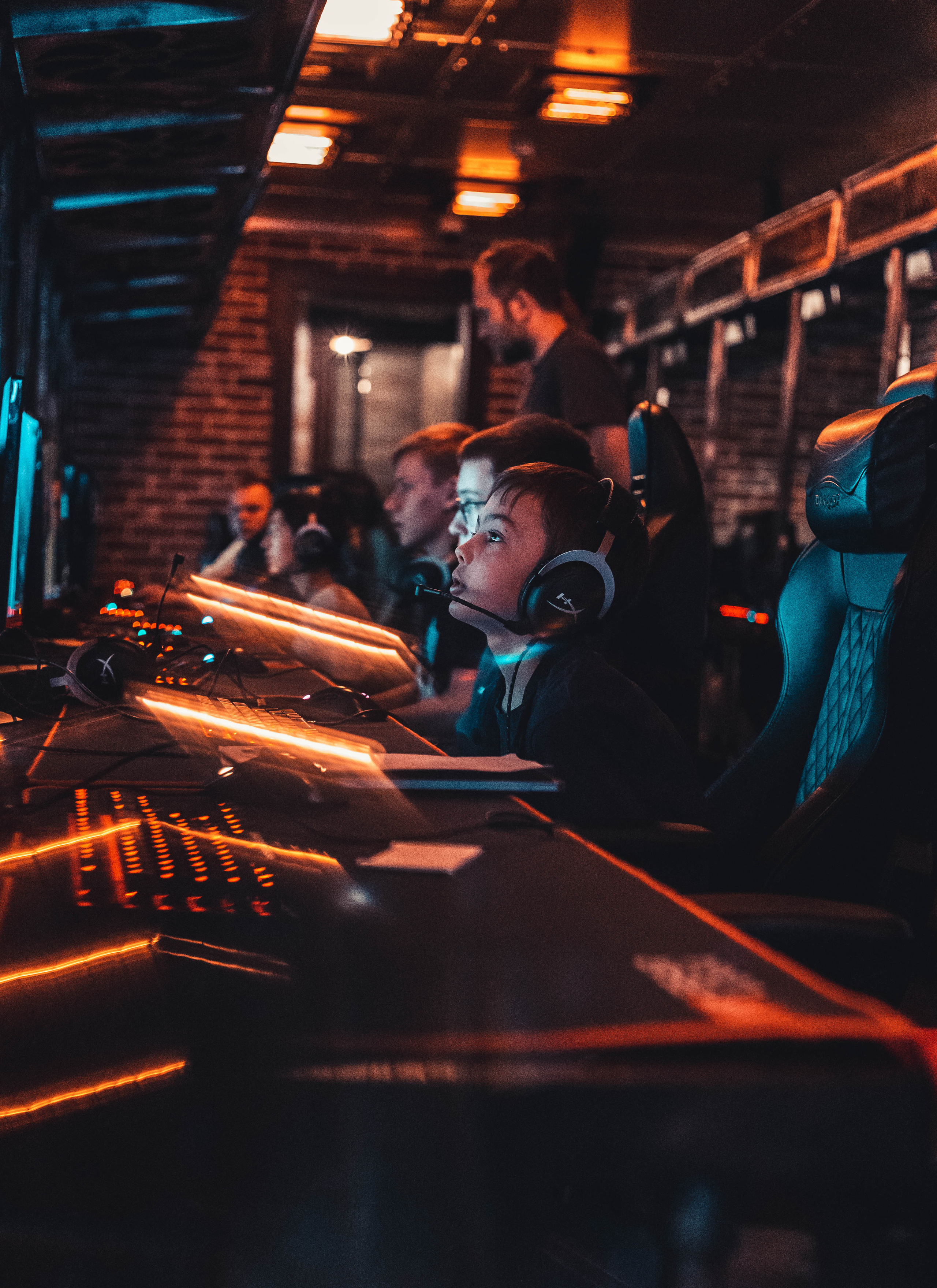 Соревнования по киберспорту среди школьников. Портретный и репортажный фотограф в Москве Katerina Tesla