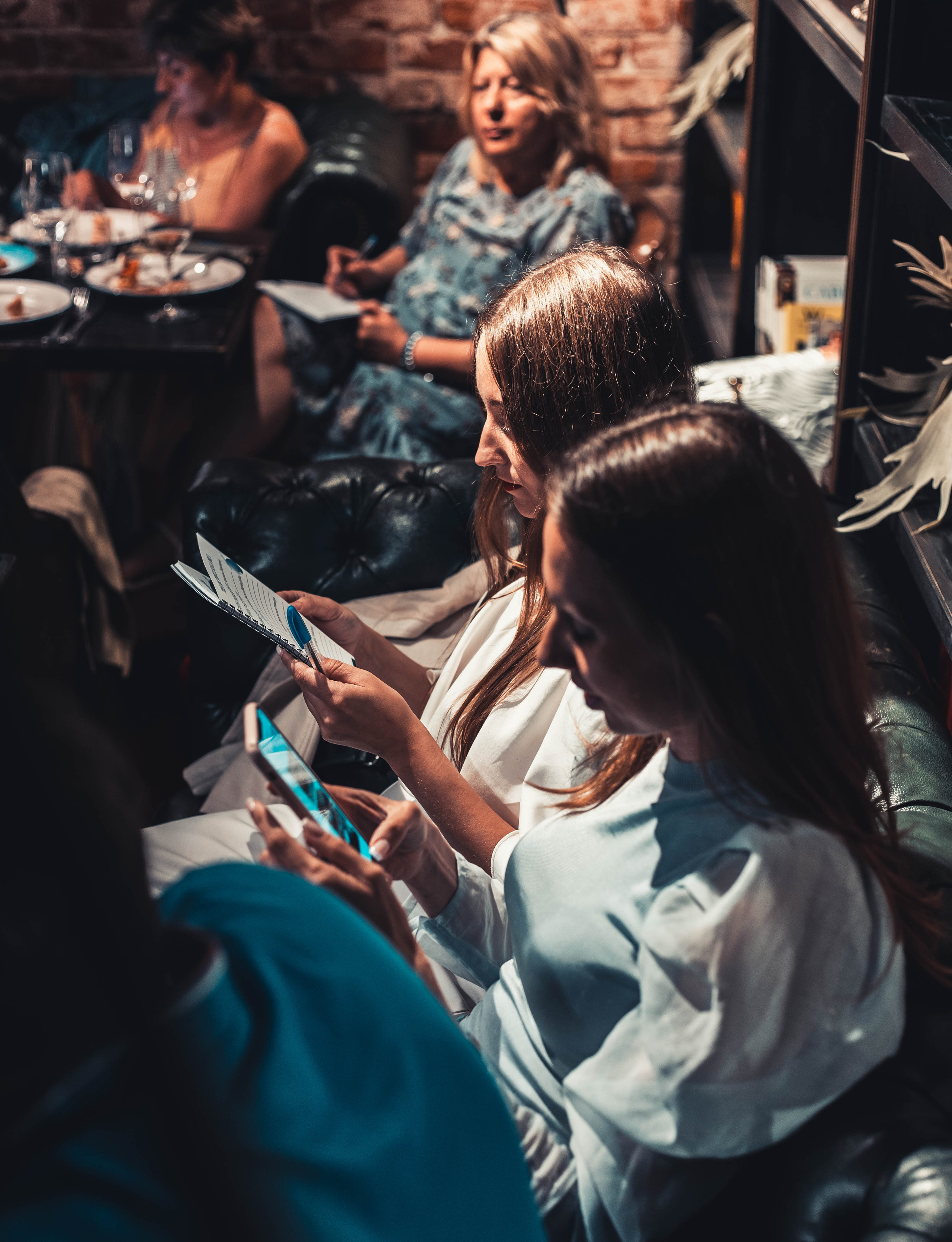 Дегустация вина. Портретный и репортажный фотограф в Москве Katerina Tesla