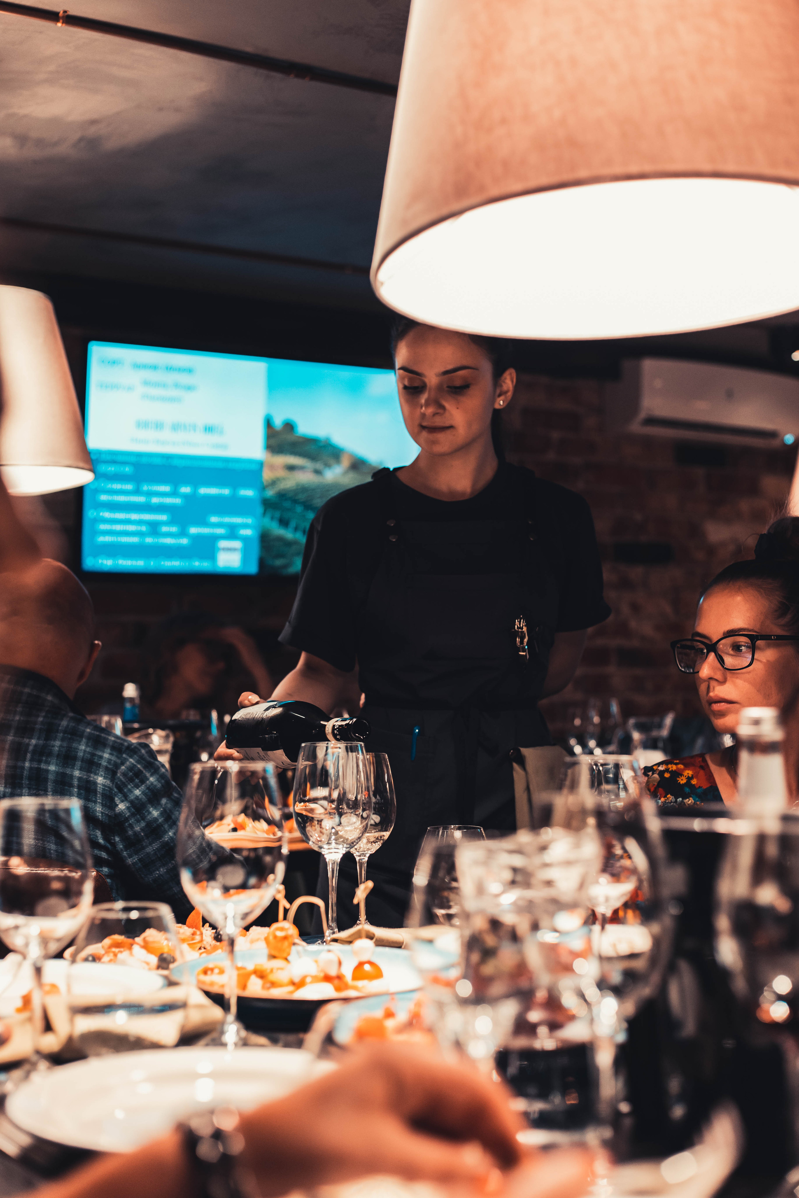 Дегустация вина. Портретный и репортажный фотограф в Москве Katerina Tesla