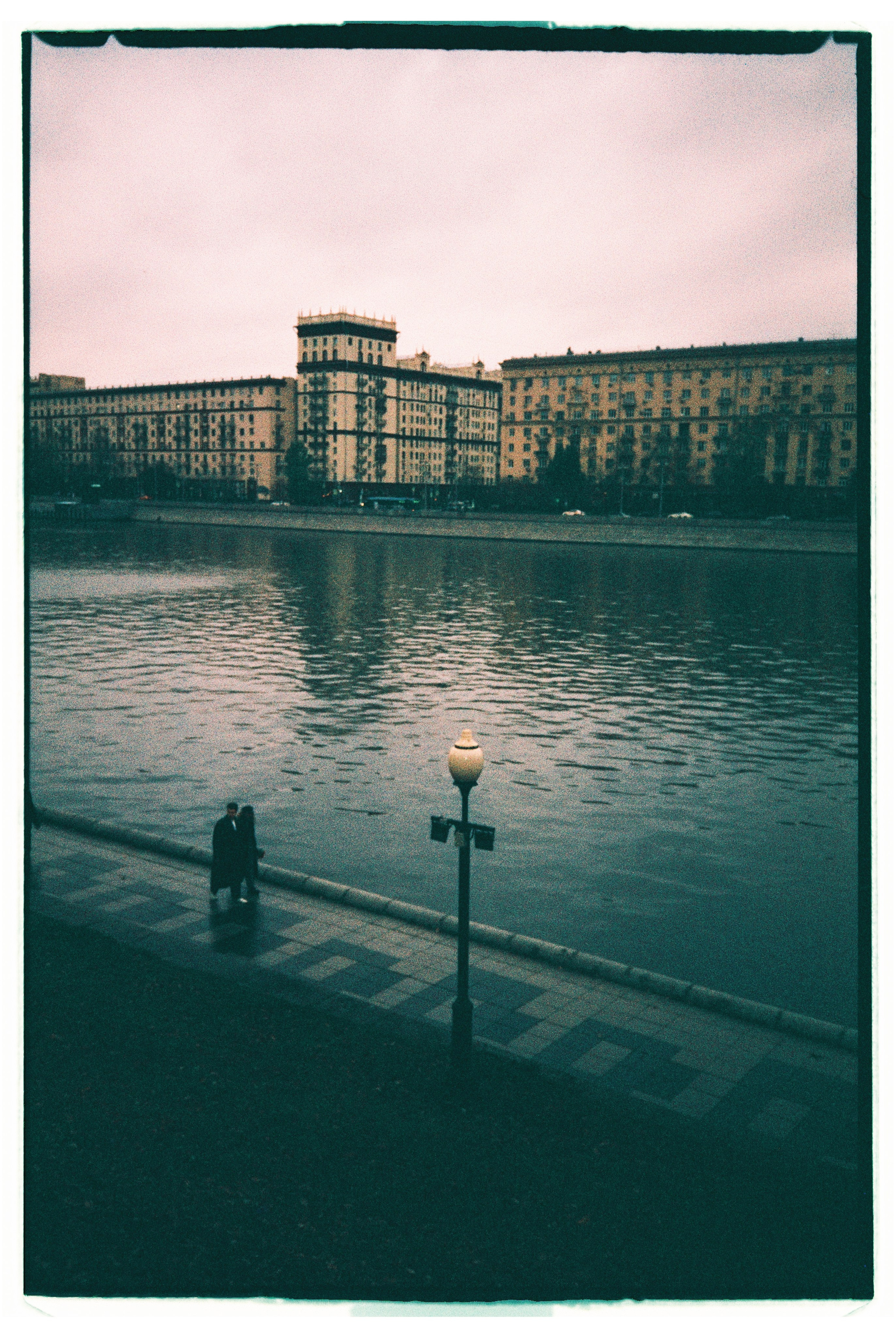 Тим и Кристина, проогулка в парке Горького. Свадебный и портретный фотограф в Москве Кристина Золотова