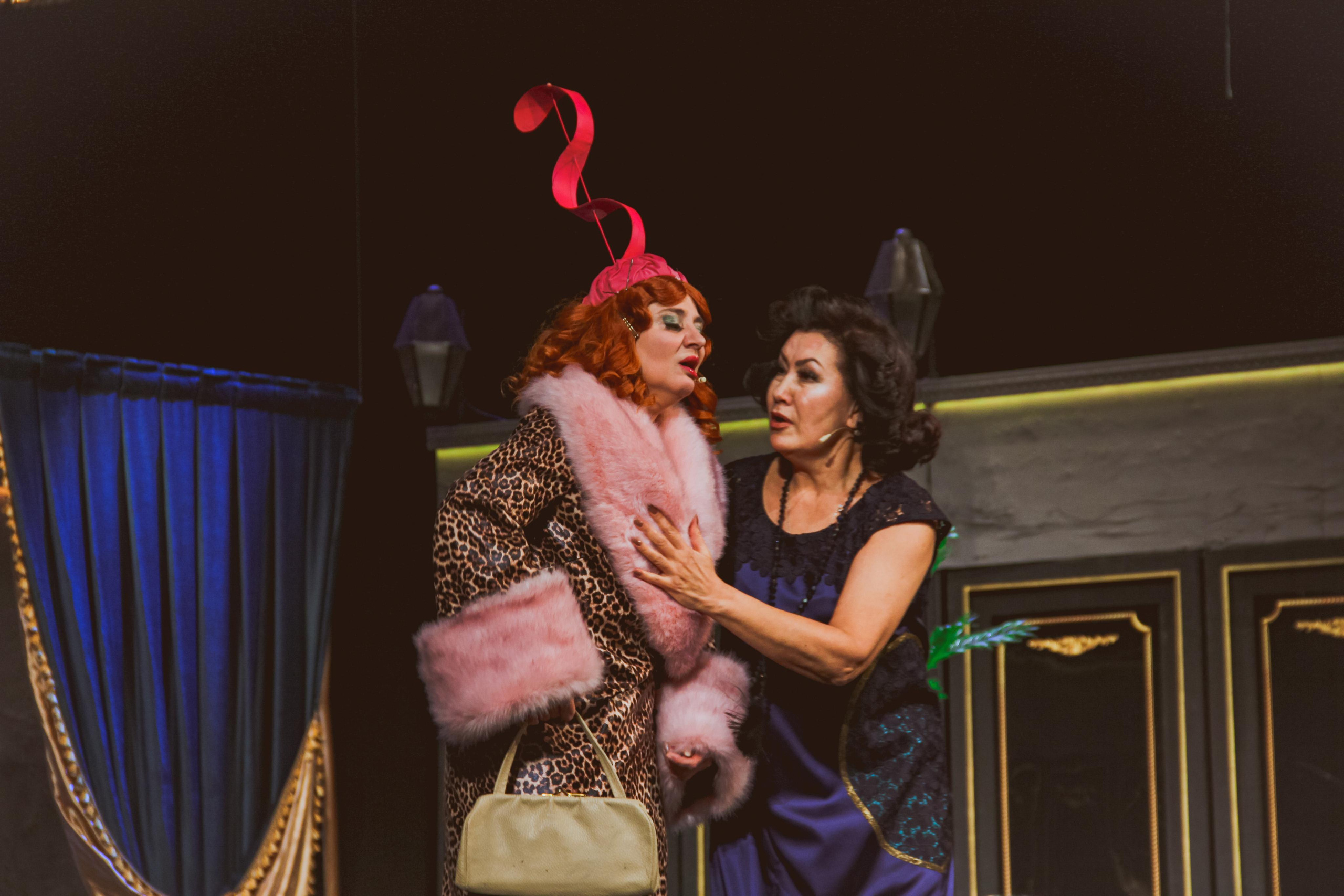 Спектакль «За двумя зайцами». Главная