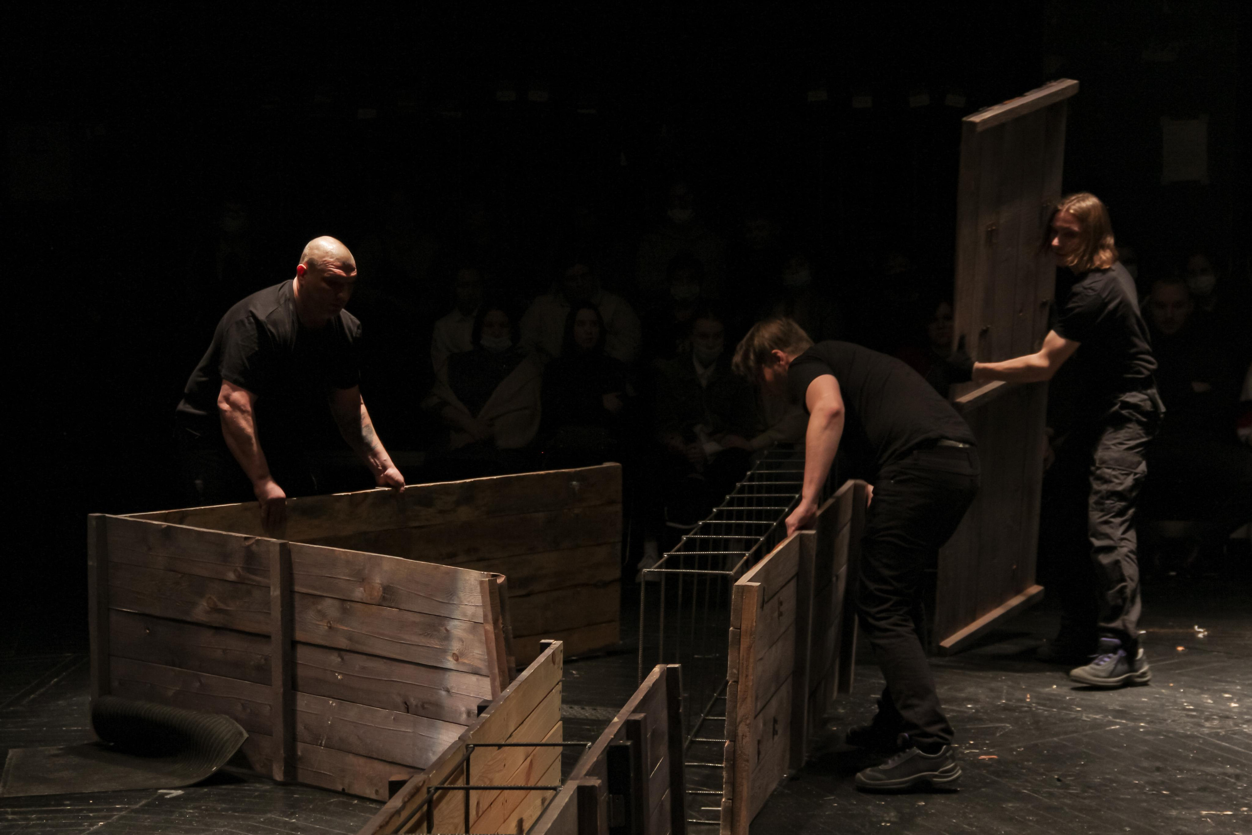 Спектакль «Любовь под вязами». Главная