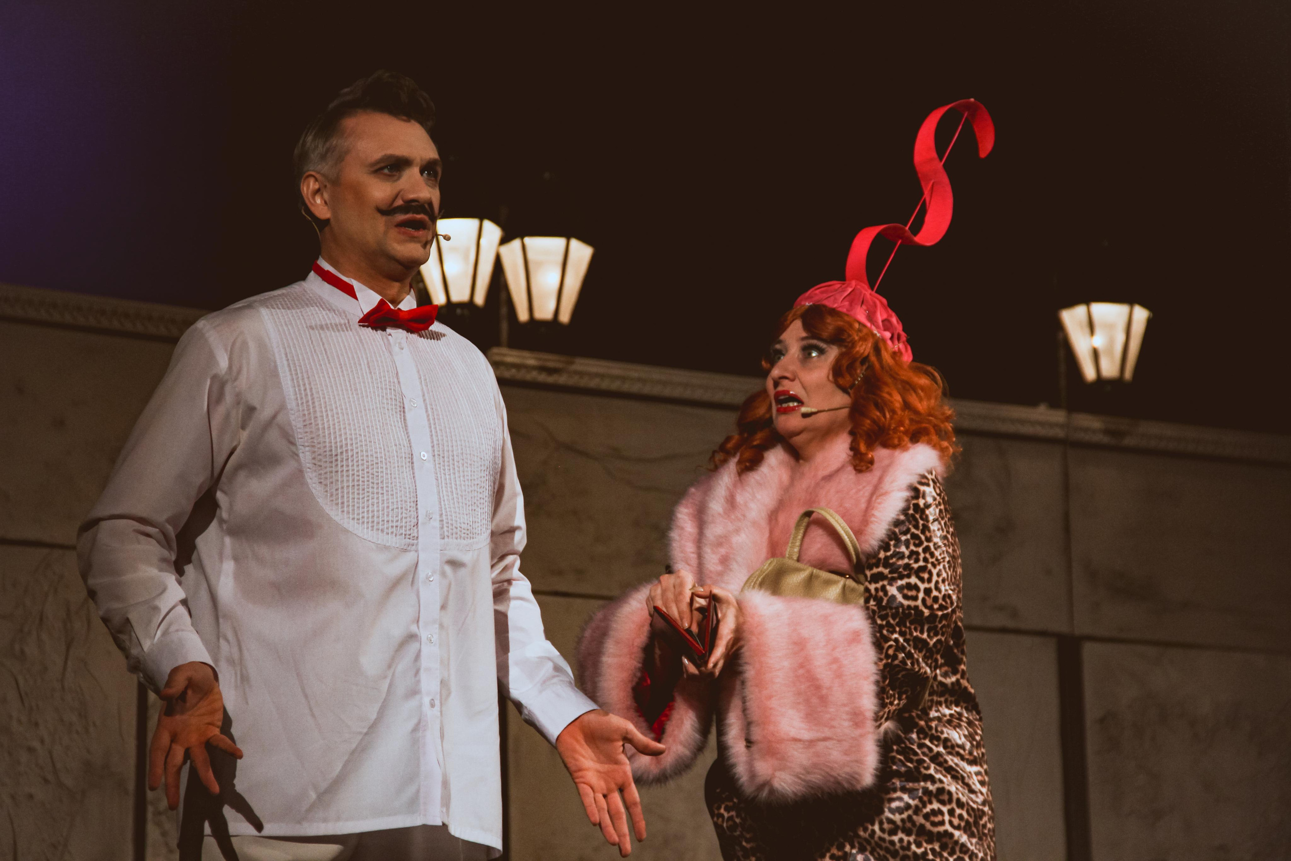 Спектакль «За двумя зайцами». Главная