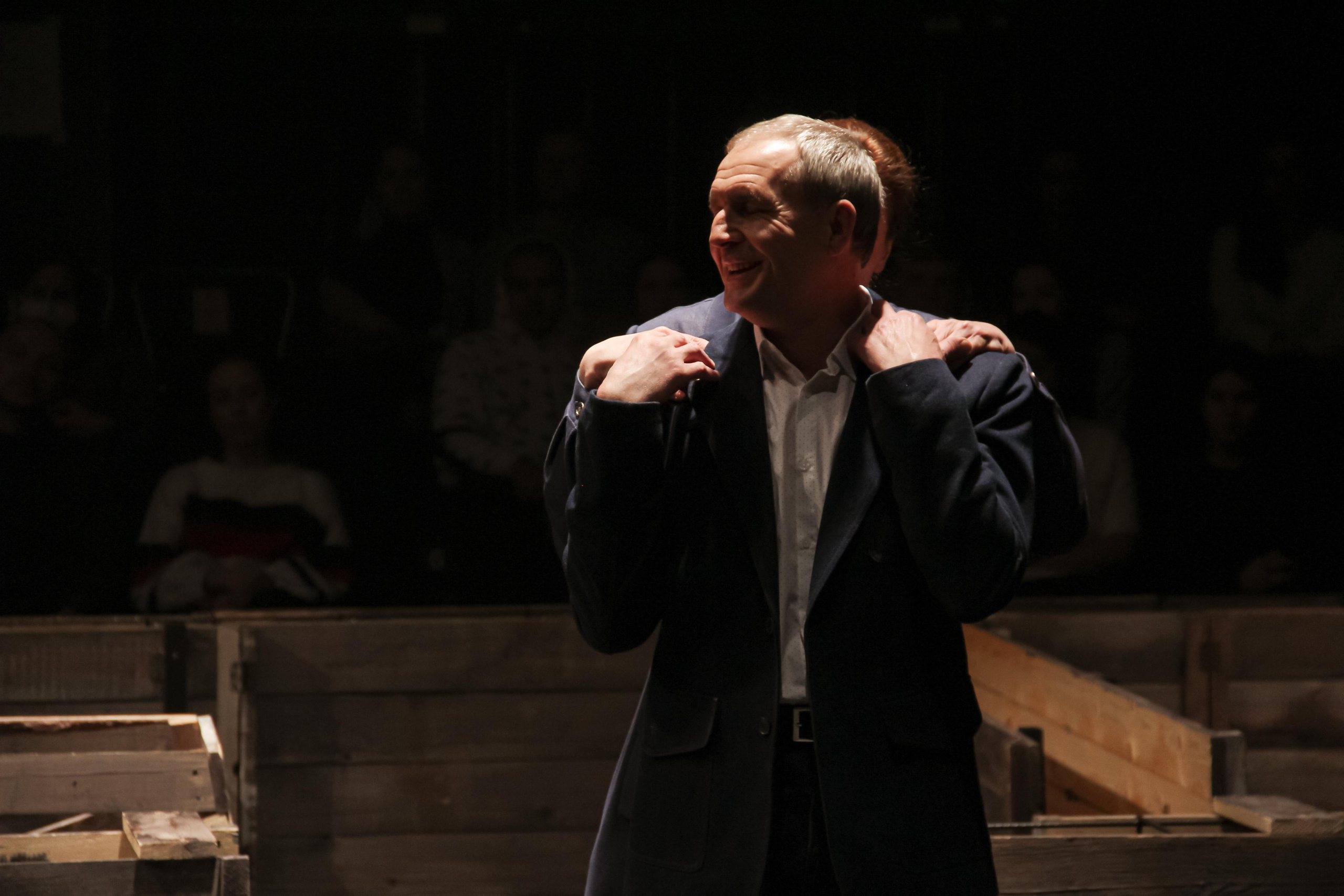 Спектакль «Любовь под вязами». Главная