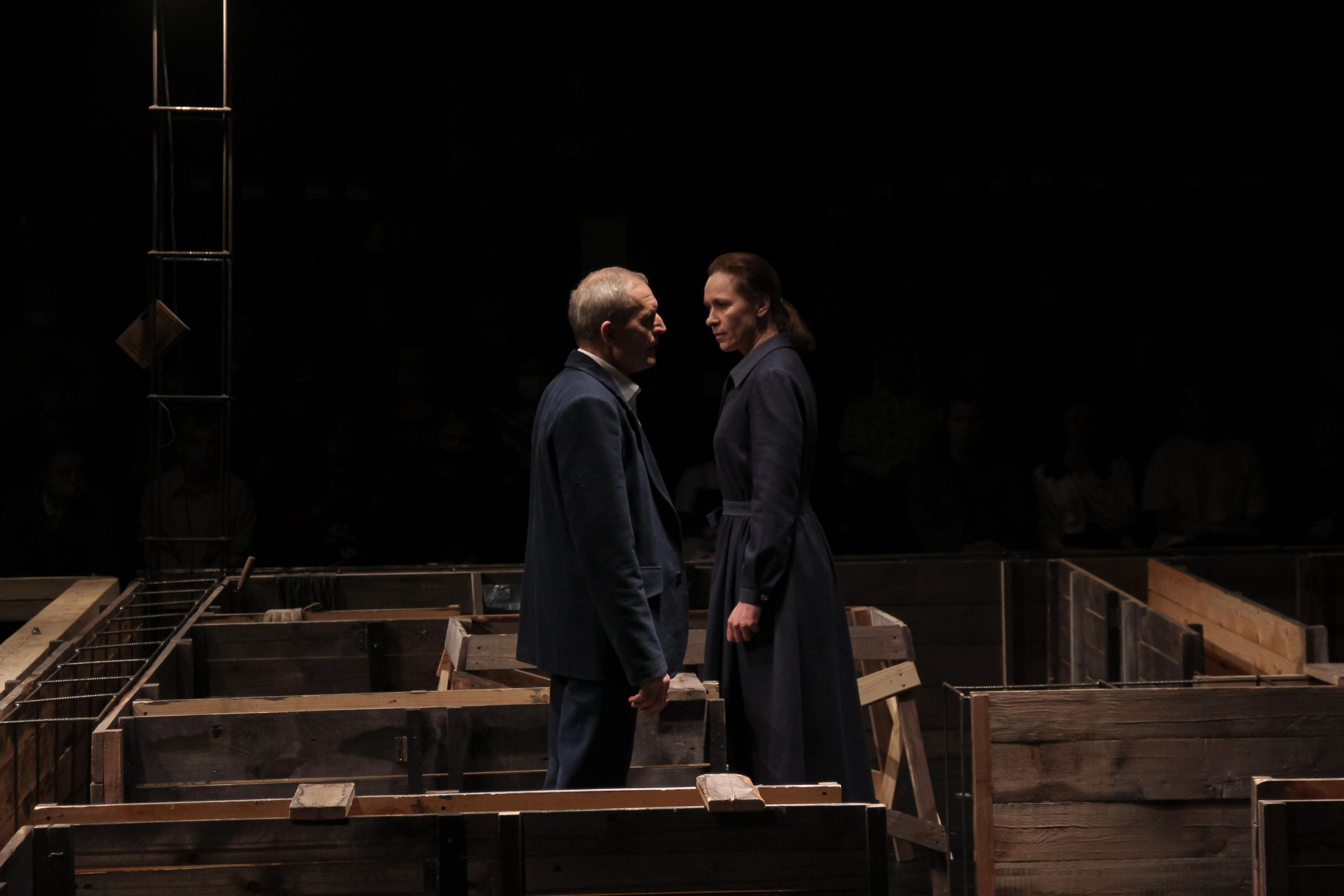 Спектакль «Любовь под вязами». Главная