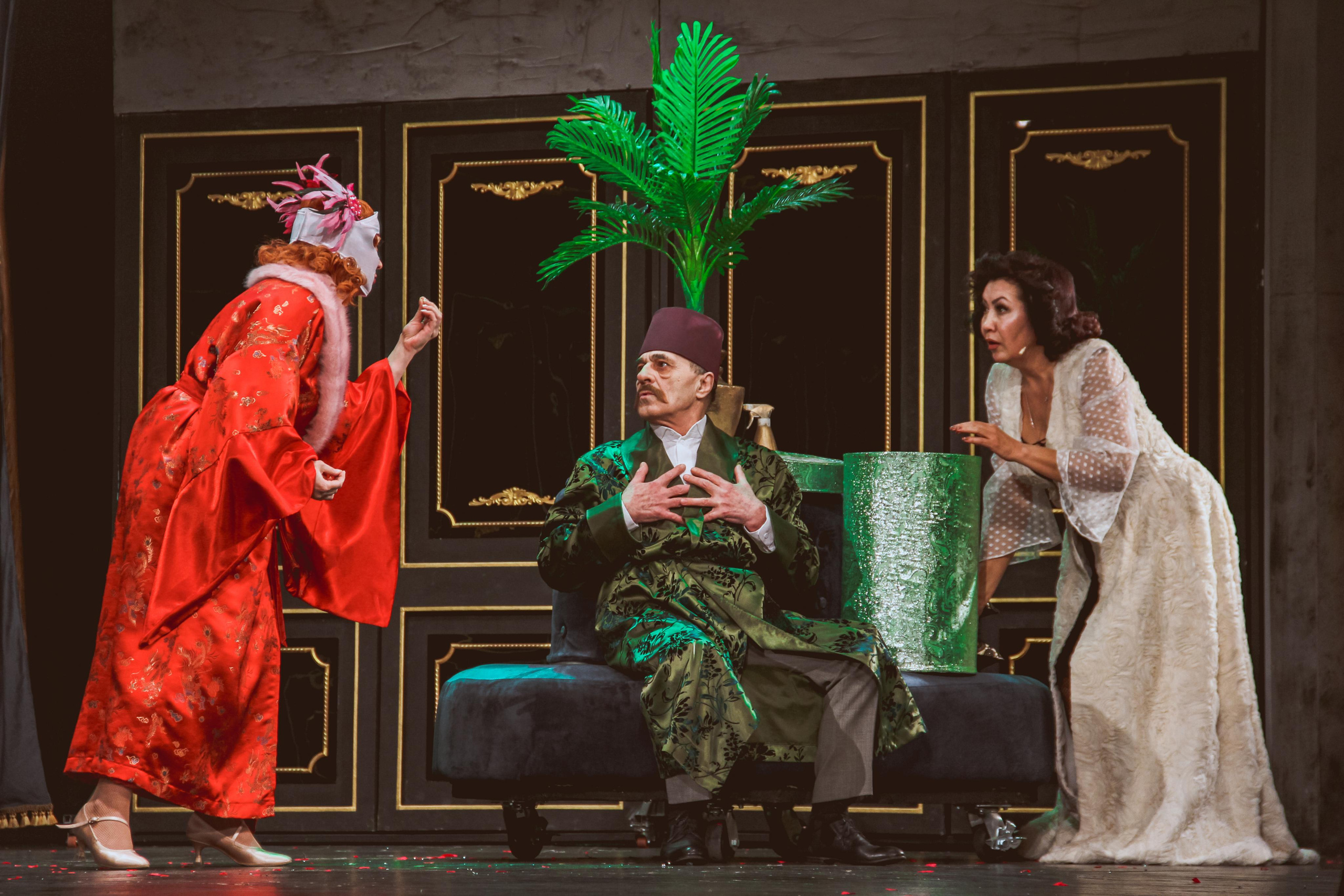 Спектакль «За двумя зайцами». Главная