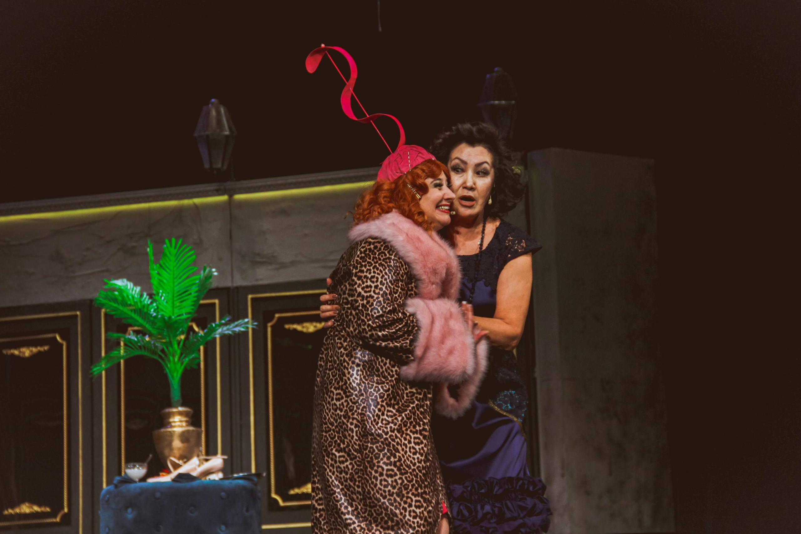 Спектакль «За двумя зайцами». Главная