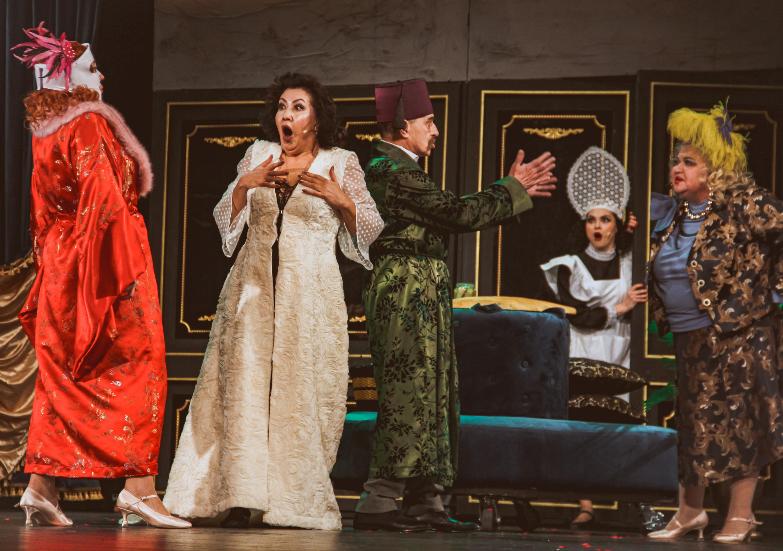 Спектакль «За двумя зайцами». Главная