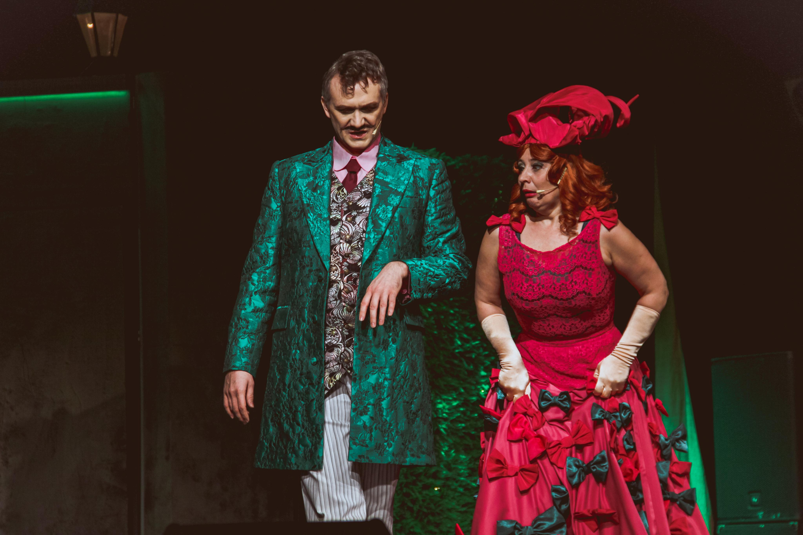 Спектакль «За двумя зайцами». Главная