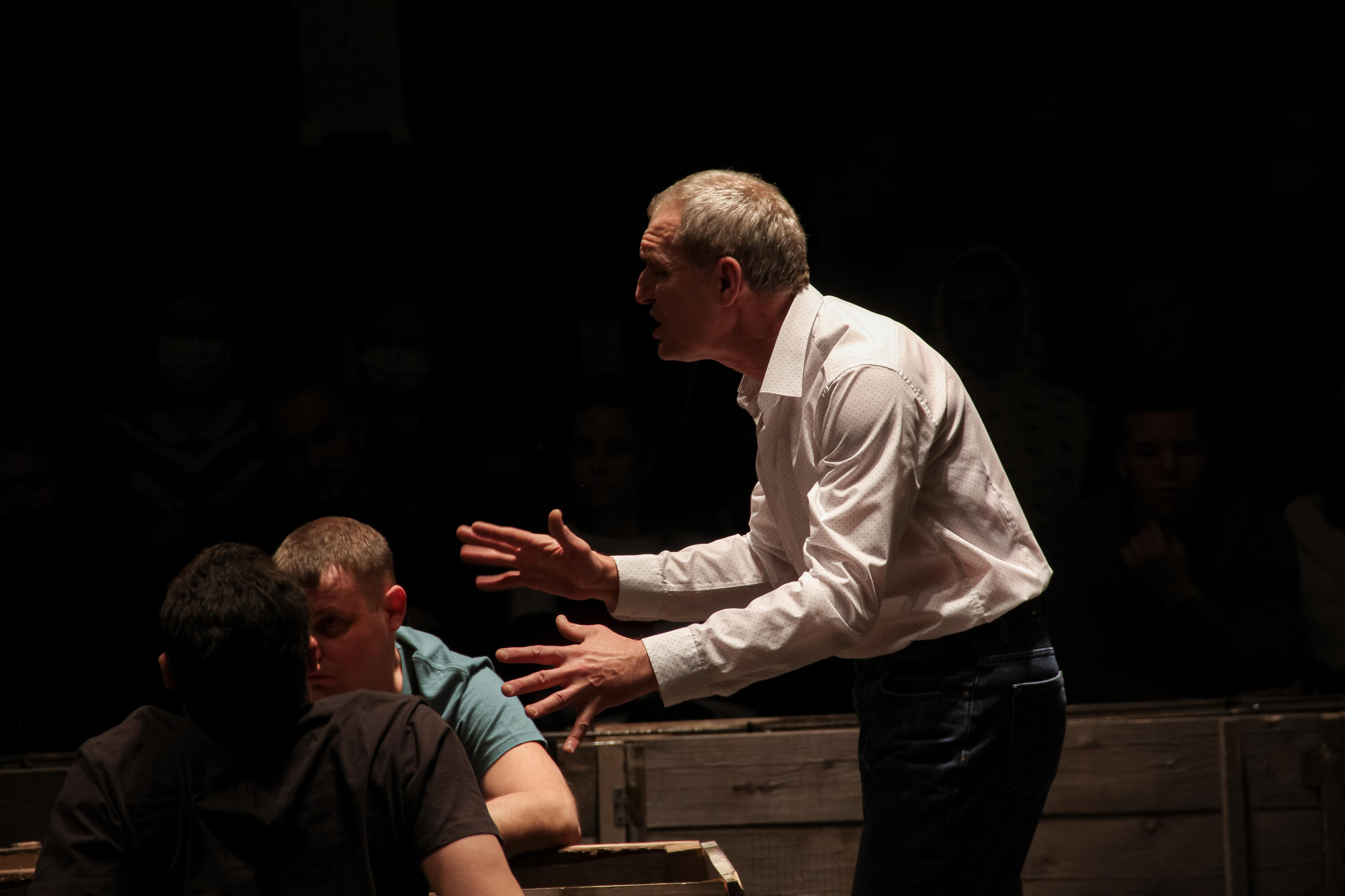 Спектакль «Любовь под вязами». Главная