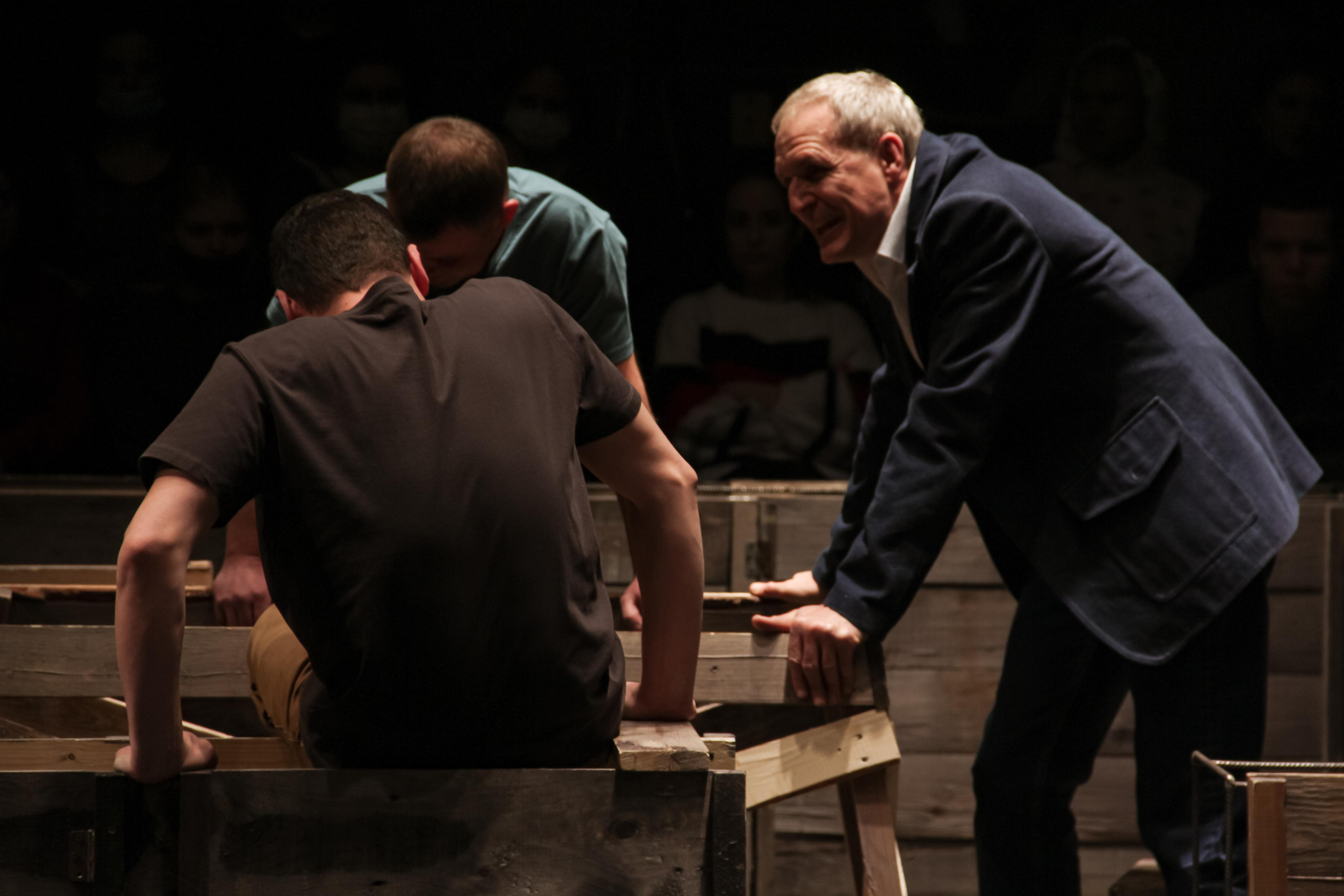 Спектакль «Любовь под вязами». Главная