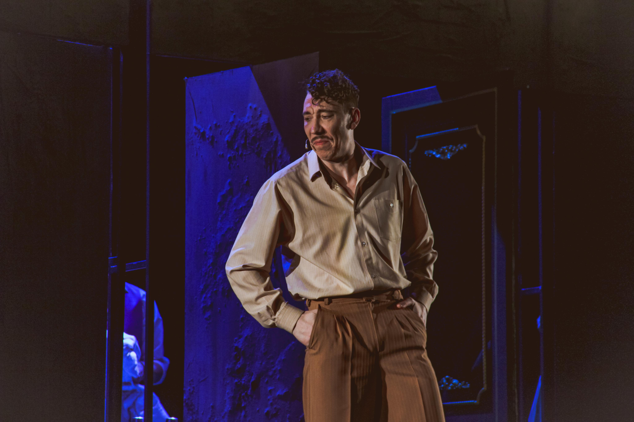 Спектакль «За двумя зайцами». Главная