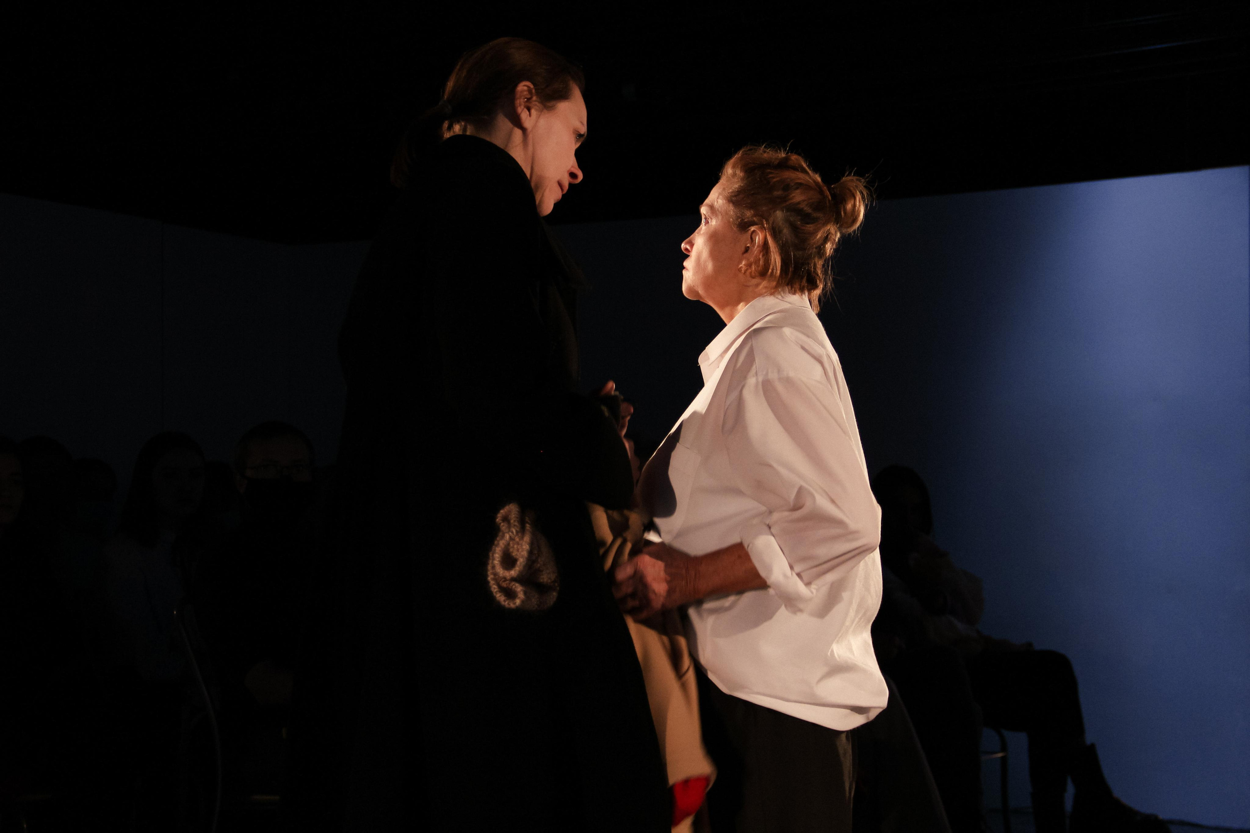 Спектакль «Похороните меня за плинтусом». Главная