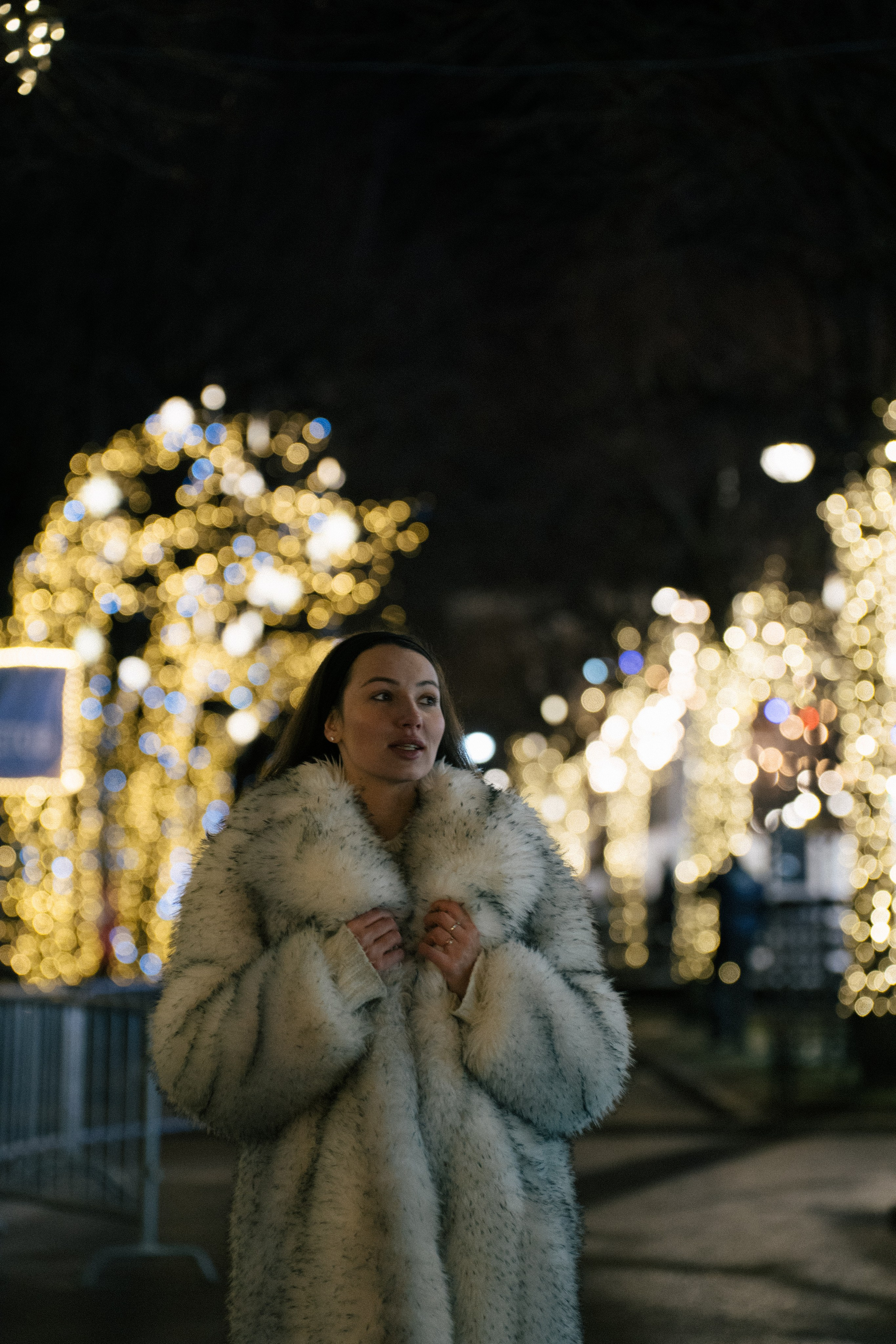 ПРОГУЛКА НА МАНЕЖНОЙ ПЛОЩАДИ ДЛЯ ДЕВУШКИ ПЕРЕД НОВЫМ ГОДОМ (НОВОГОДНЯЯ ФОТОСЕССИИЯ НА МАНЕЖНОЙ ПЛОЩАДИ). Профессиональный фотограф, Санкт-Петербург — Виктория Богомолова