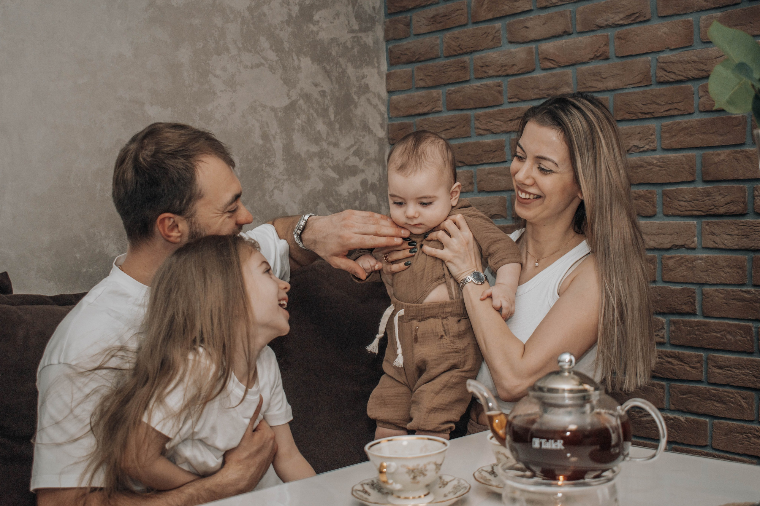 Кирилл и Эльмира. Домашняя съемка. Фотограф-ретушер в Крыму Юля Лобурец