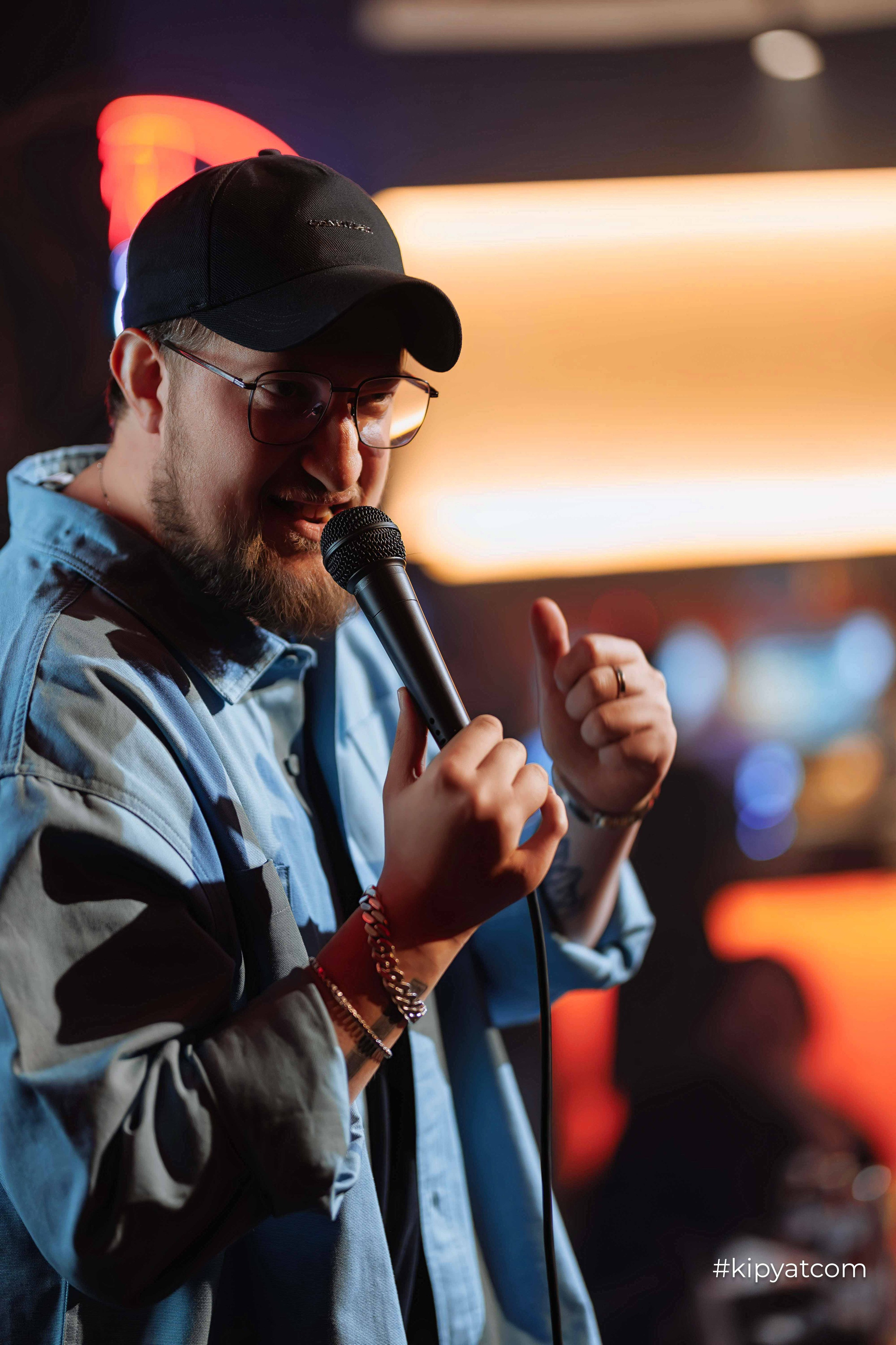 Сольный стендап концерт Александра Меркуль