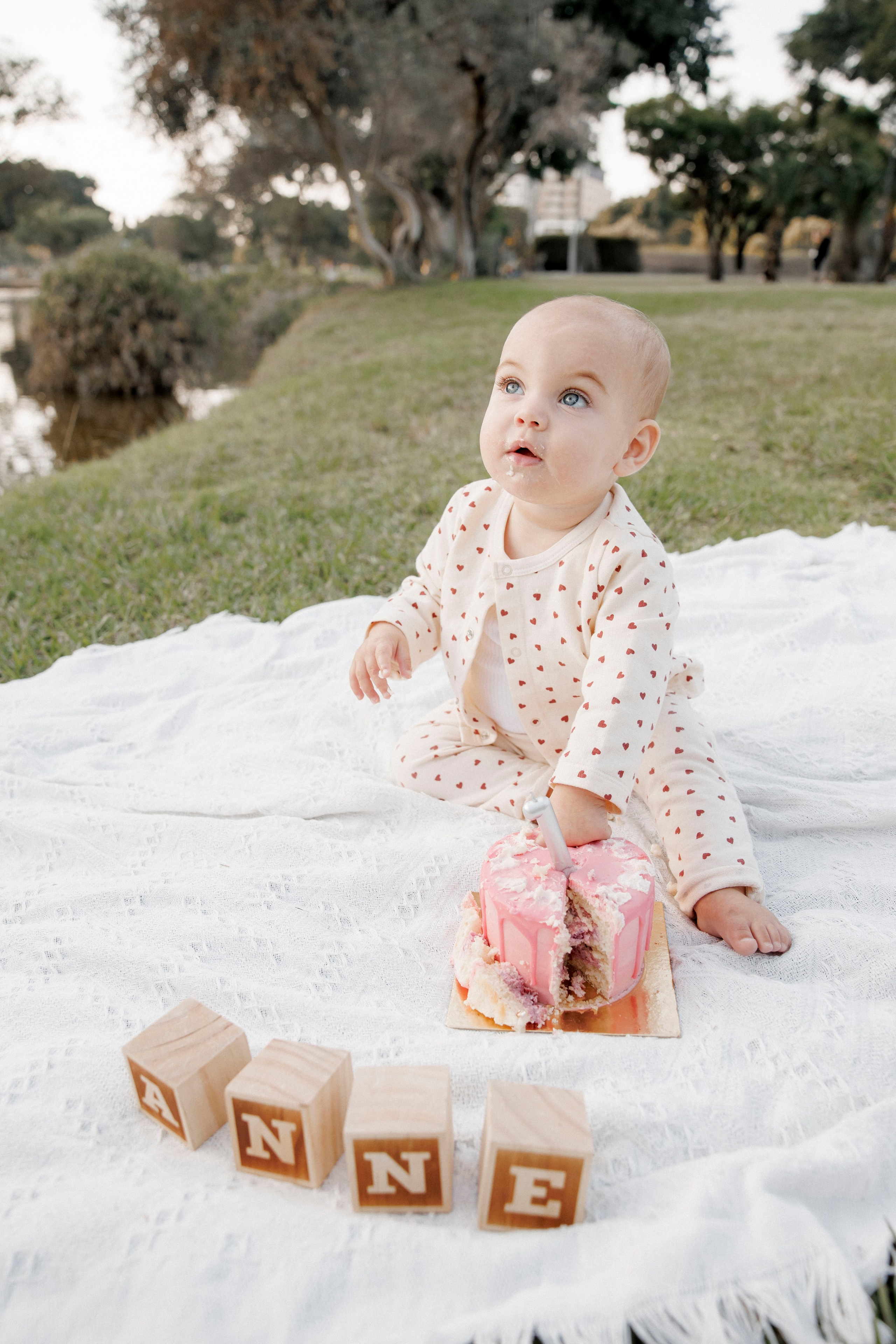 First year photoshoot inside the park (sunset). Wedding and family photographer