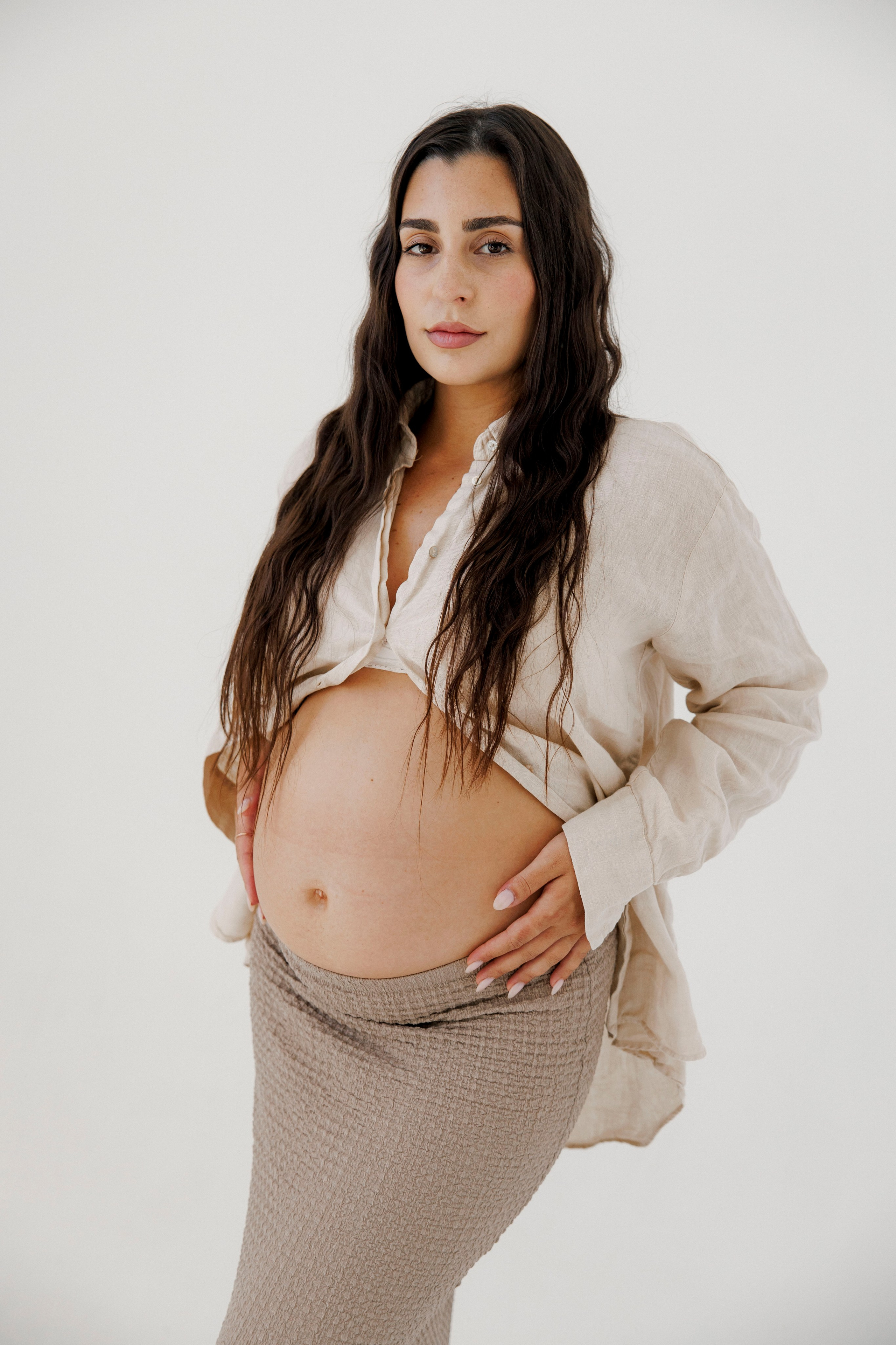 Pregnancy photoshoot inside the Grey Studio. Главная