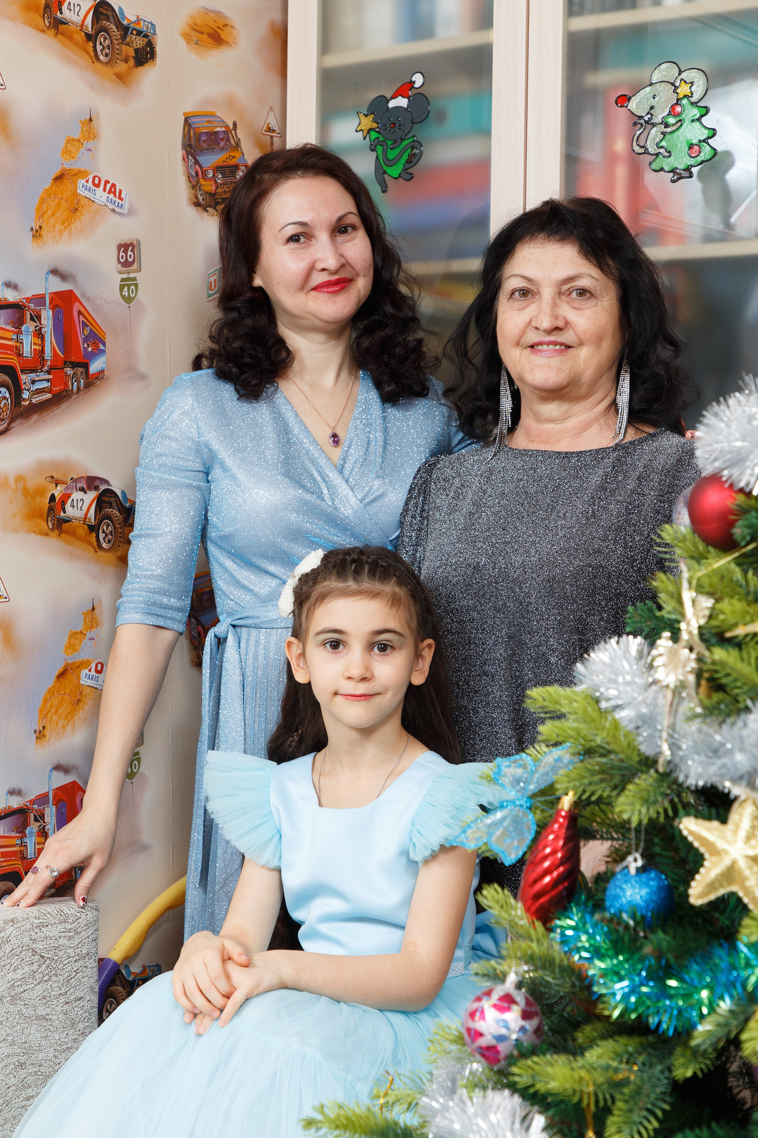 Юля Сергей Настя Олег и Серёжка ч.2. Школьные выпускные альбомы в Москве Марина Николаева