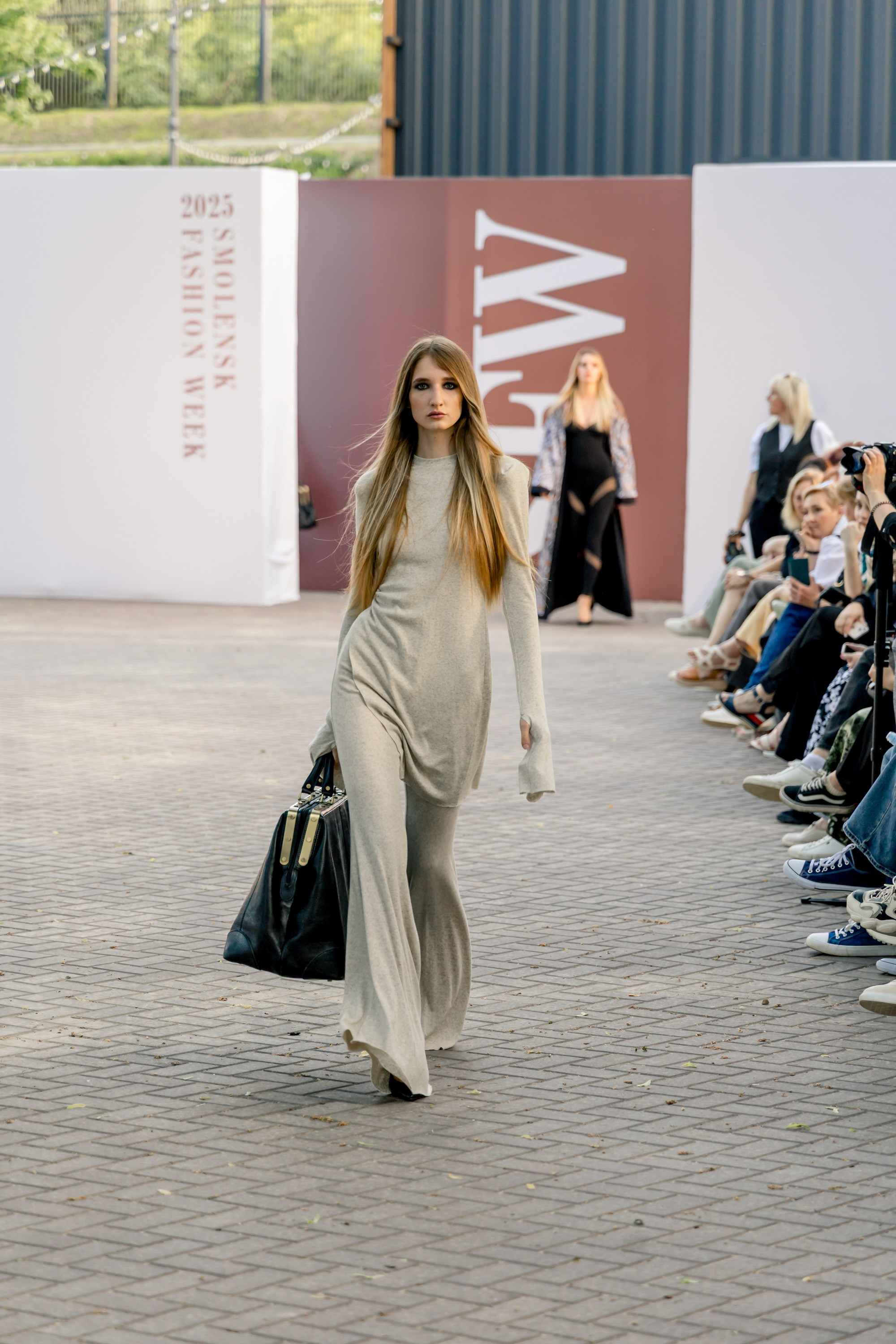 Smolensk Fashion Week 2025_показы_ДЕНЬ 1_ВЕЧЕРНИЙ ПОКАЗ_19:00. Главная