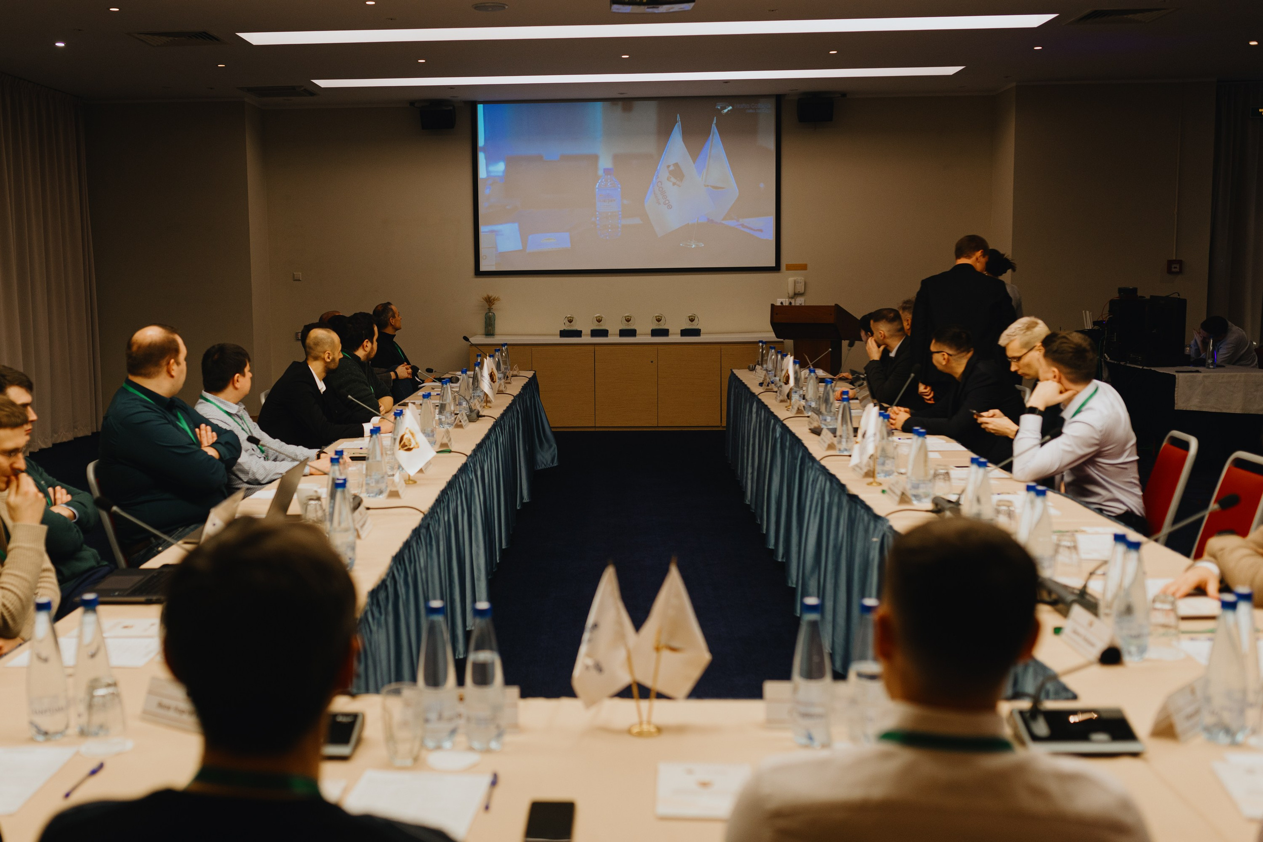 Nafta Club. Дискуссионный клуб. Фотограф Илья Чернов