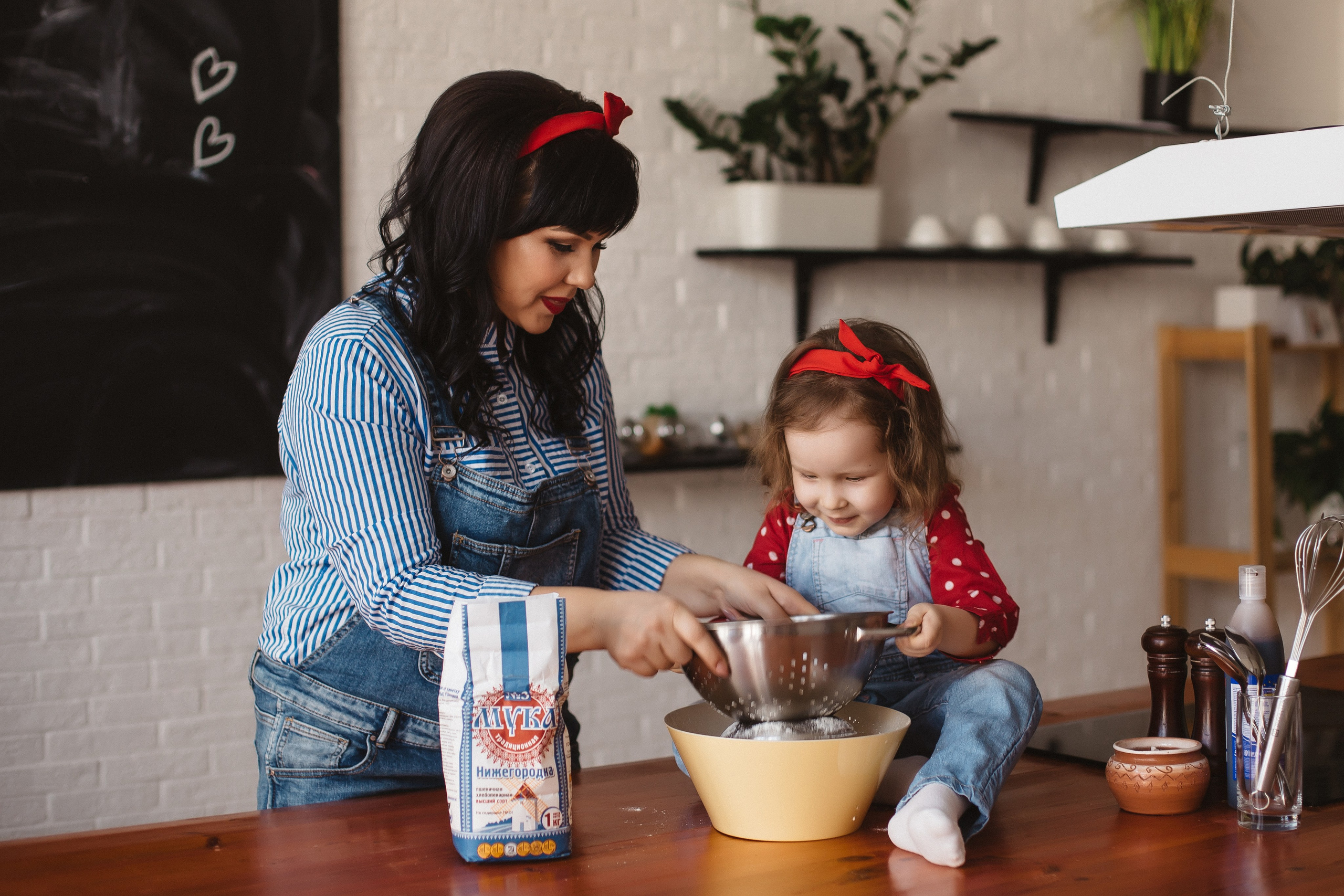 Семейная фотосессия на кухне. Фотограф в спб Александр Потапов