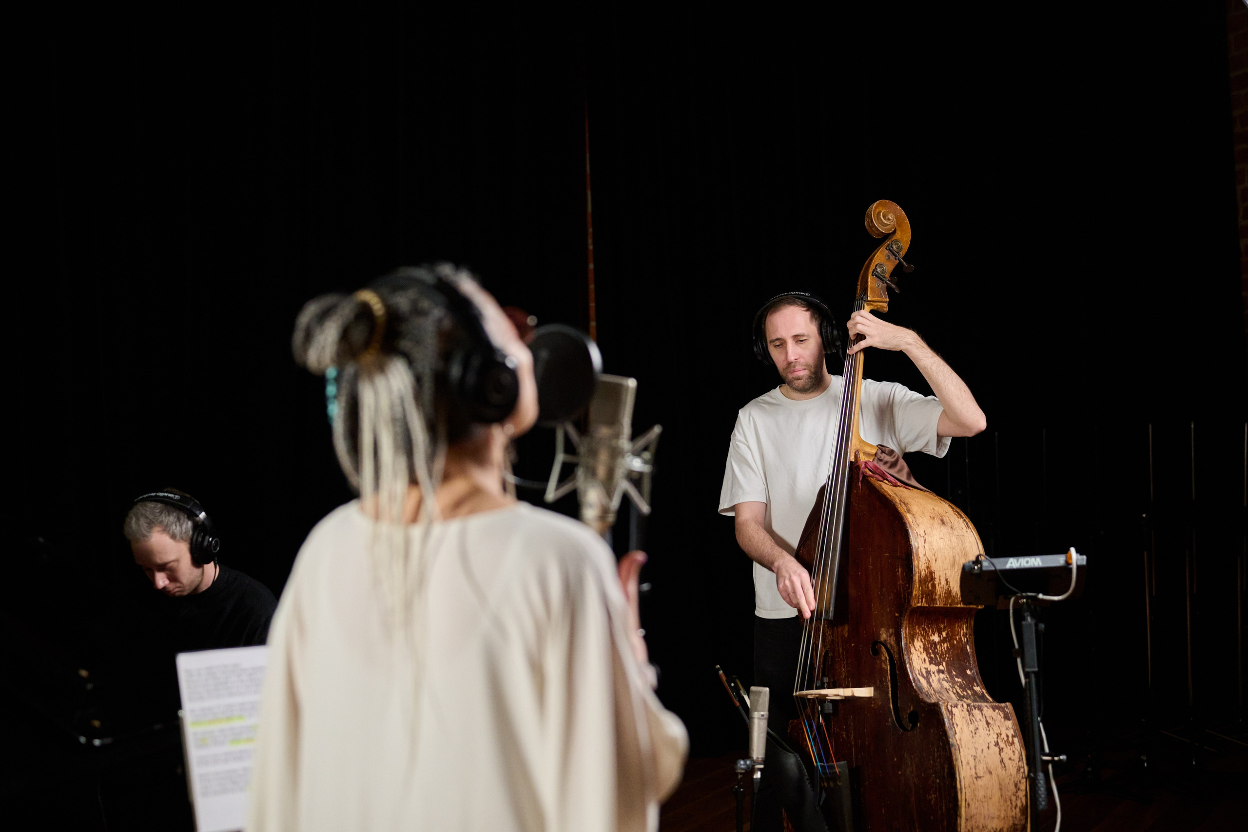 Запись трека для SQC Club Russia в студии Dobrolet. Профессиональная репортажная фотосъёмка мероприятий в Санкт-Петербурге