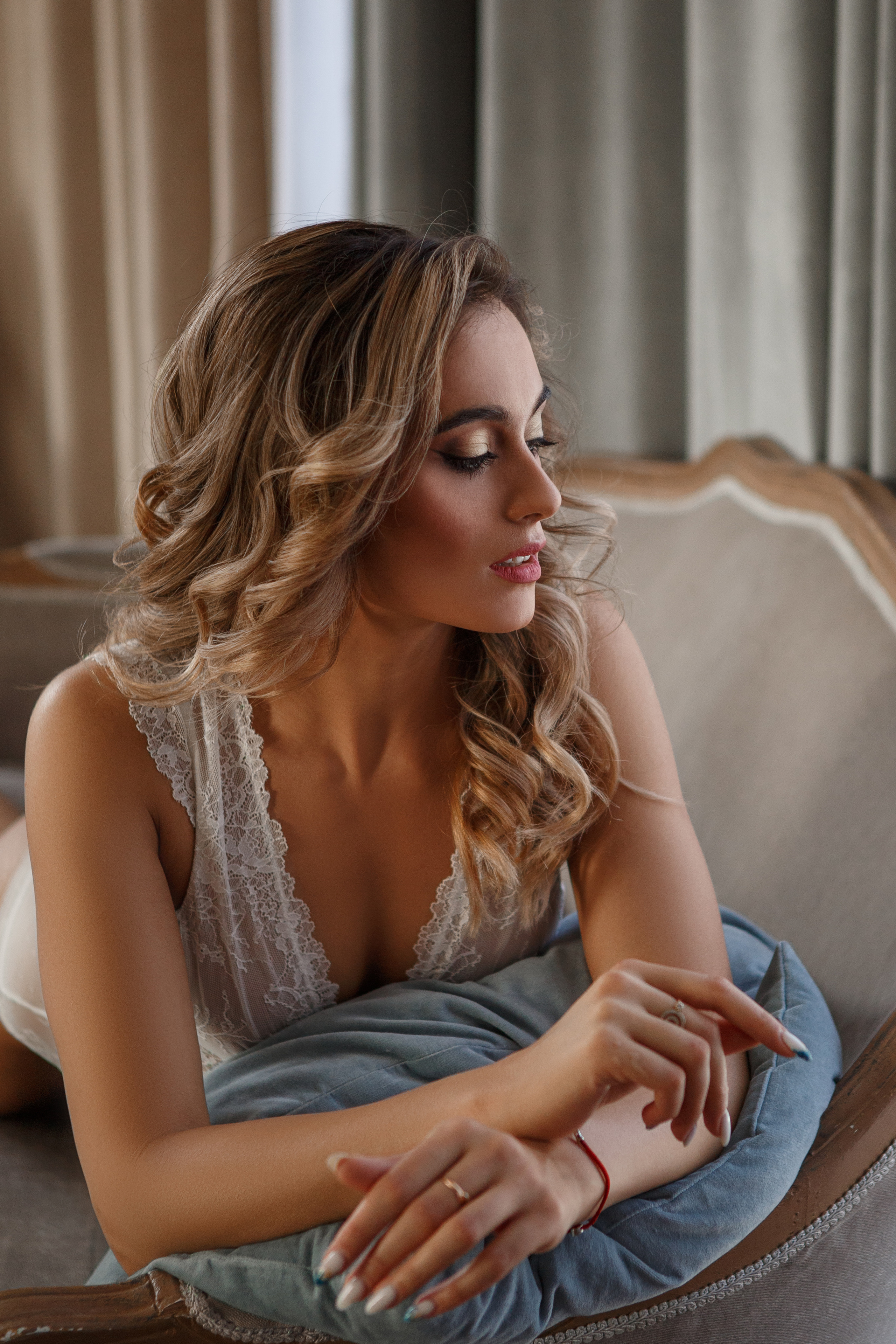 В БЕЛЬЕ. Фотограф Надежда Заломаева