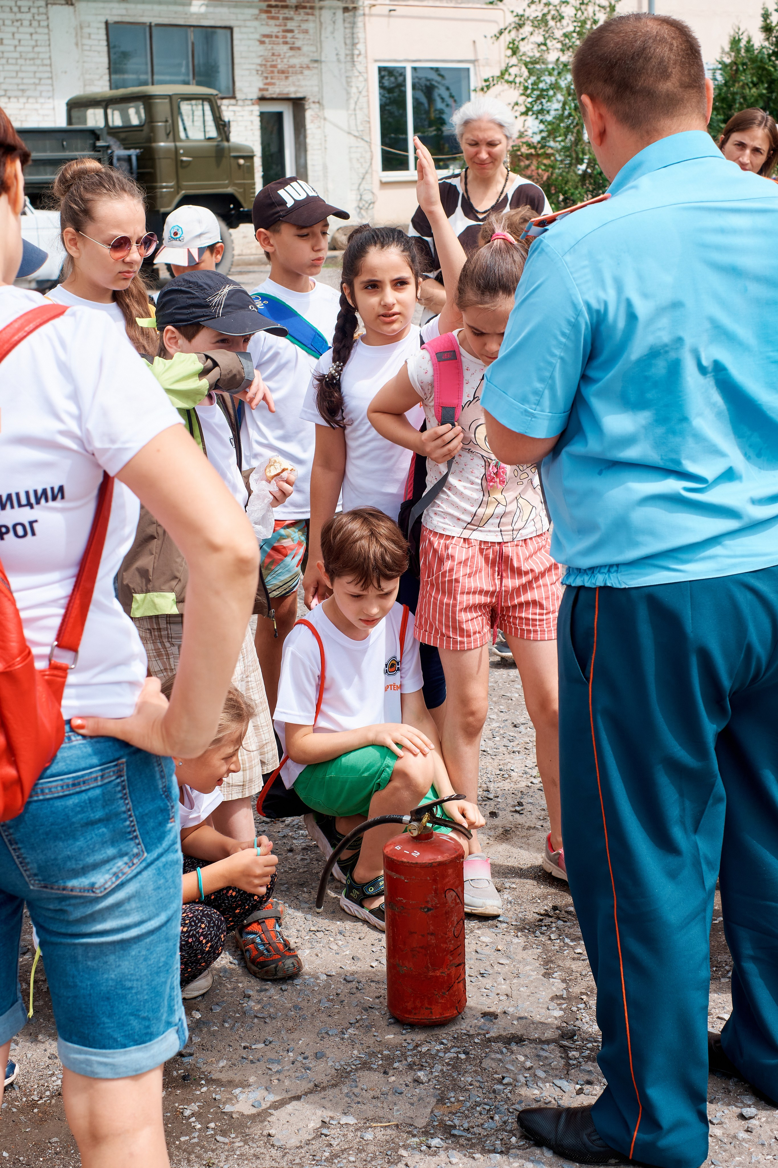 Детский лагерь ДЮНА. Поход в «Пожарно-спасательную часть № 22». Фотограф Таганрог Анна Трайжон