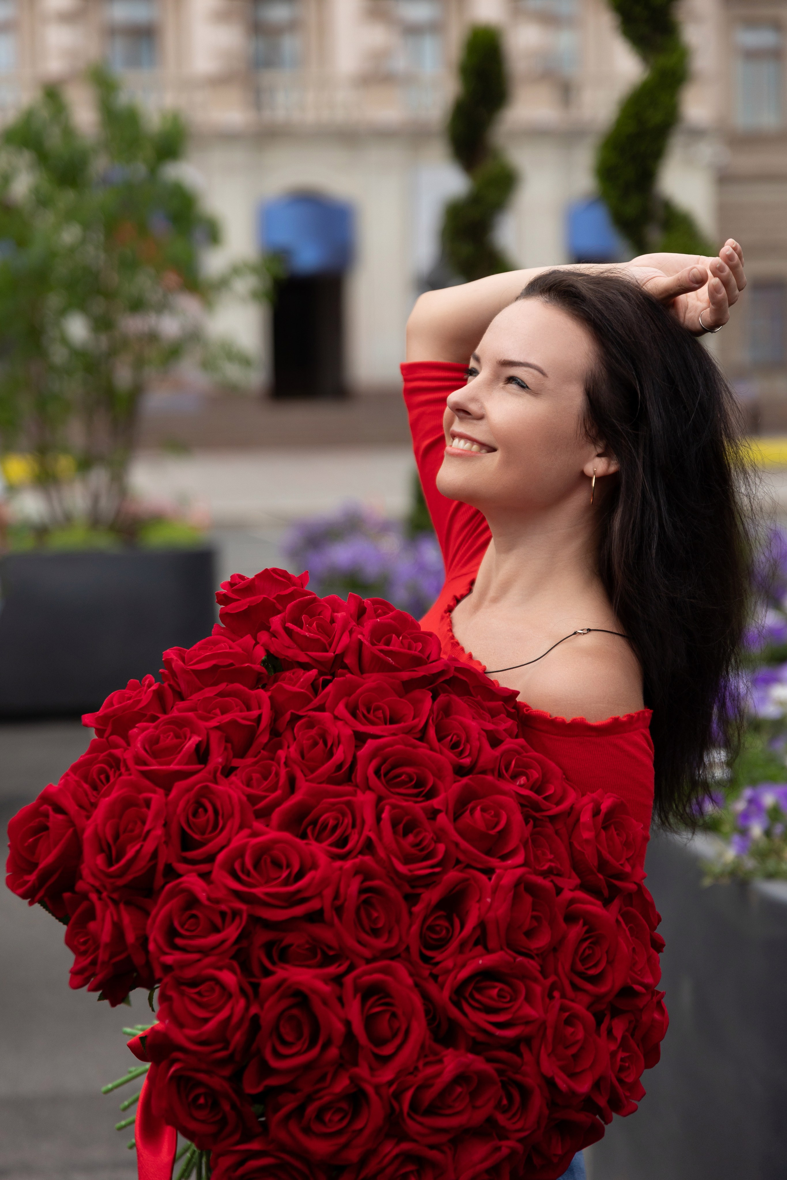 Фотопрогулка в центре с букетом красных роз. Семейный и свадебный фотограф в Санкт-Петербурге Татьяна Швыкова