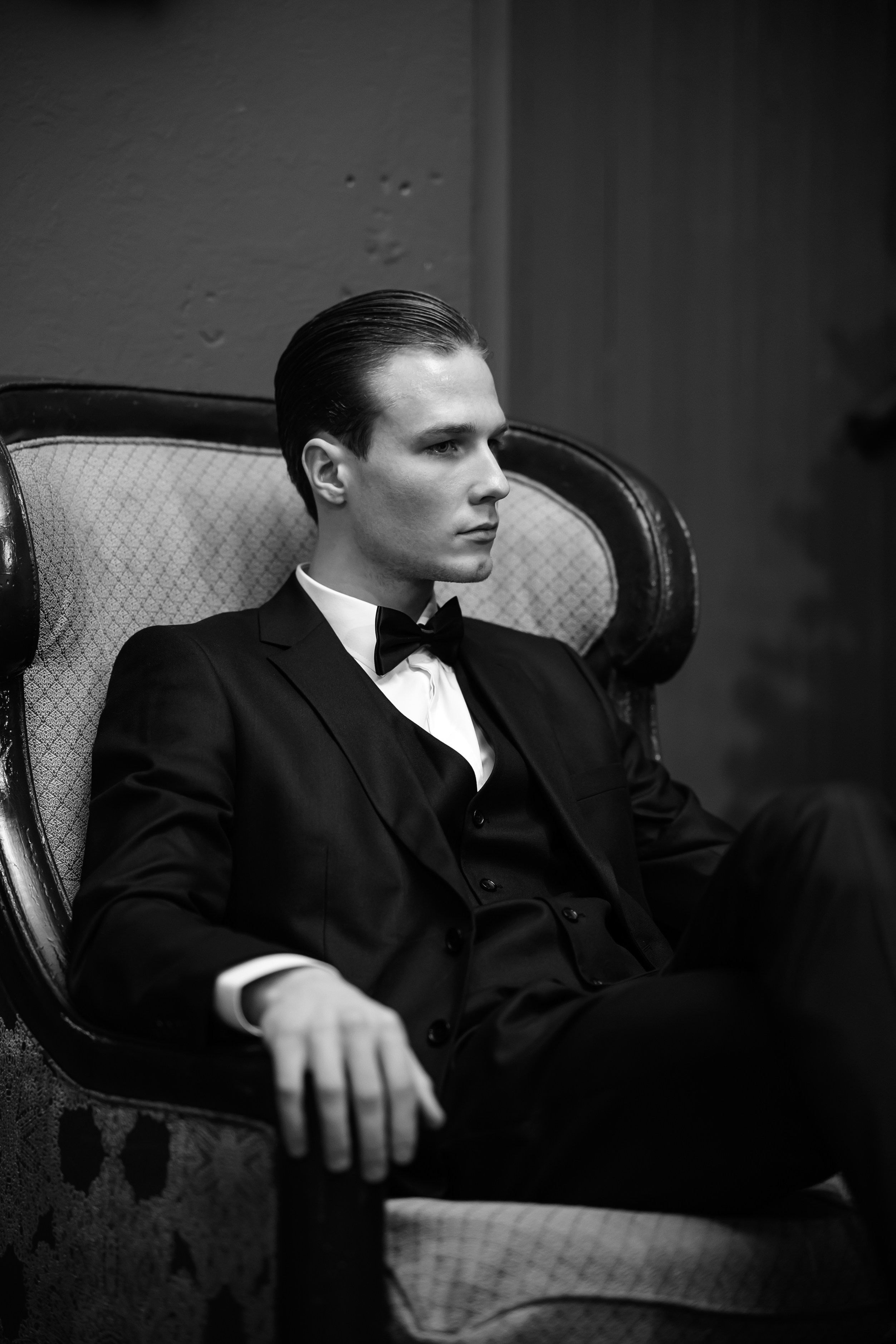 Студийная мужская фотосессия в нуарном стиле