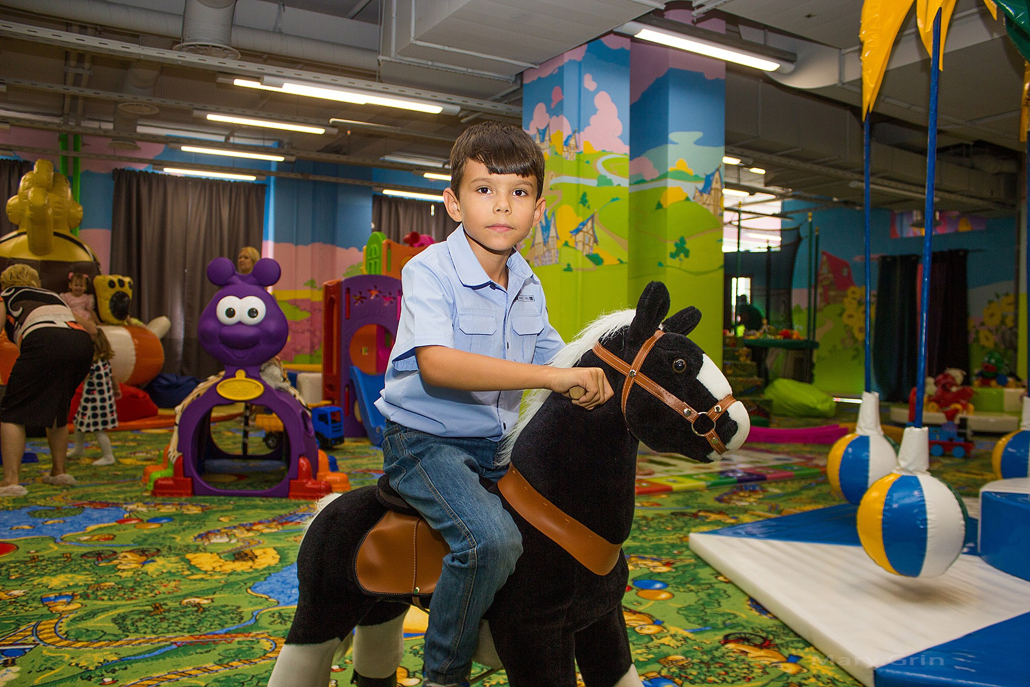 День рождения в стиле свинки Пеппа в Изумрудном городе. Детский и семейный фотограф, фотограф мероприятий Нижний Новгород