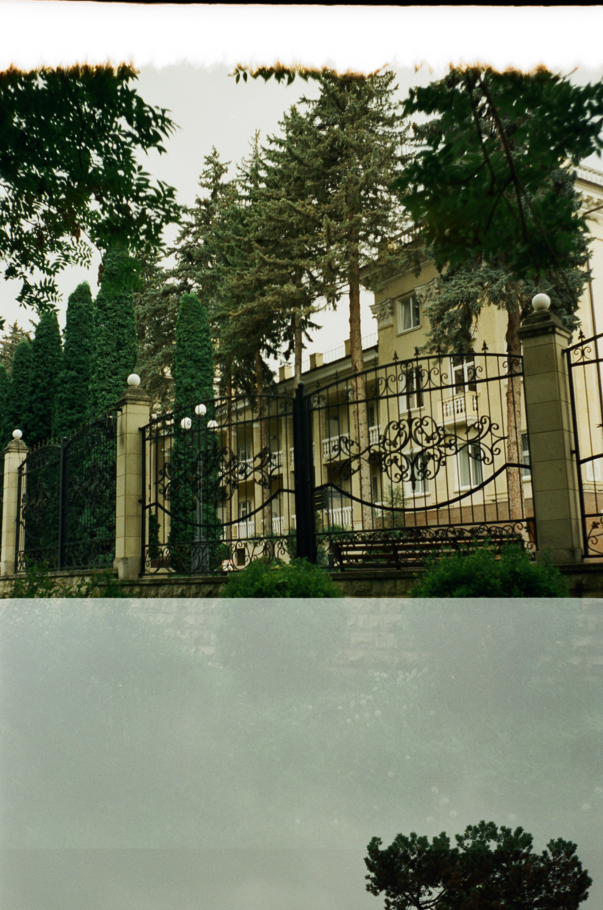 Первый день — первая прогулка по Кисловодску / Minox 35GT / SFL 250D (