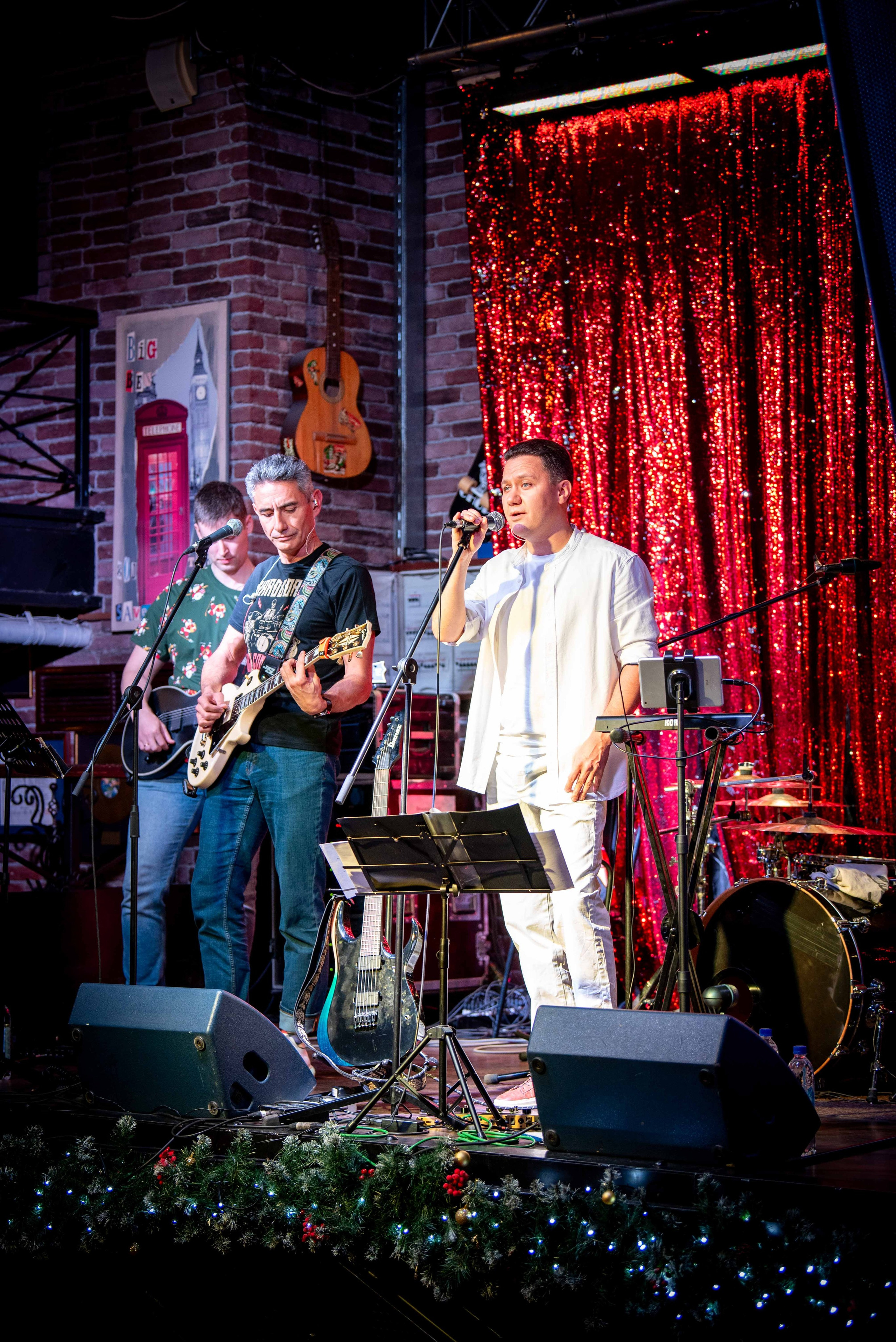 LifePub 16.12.2024. Московская кавер-группа BankBand